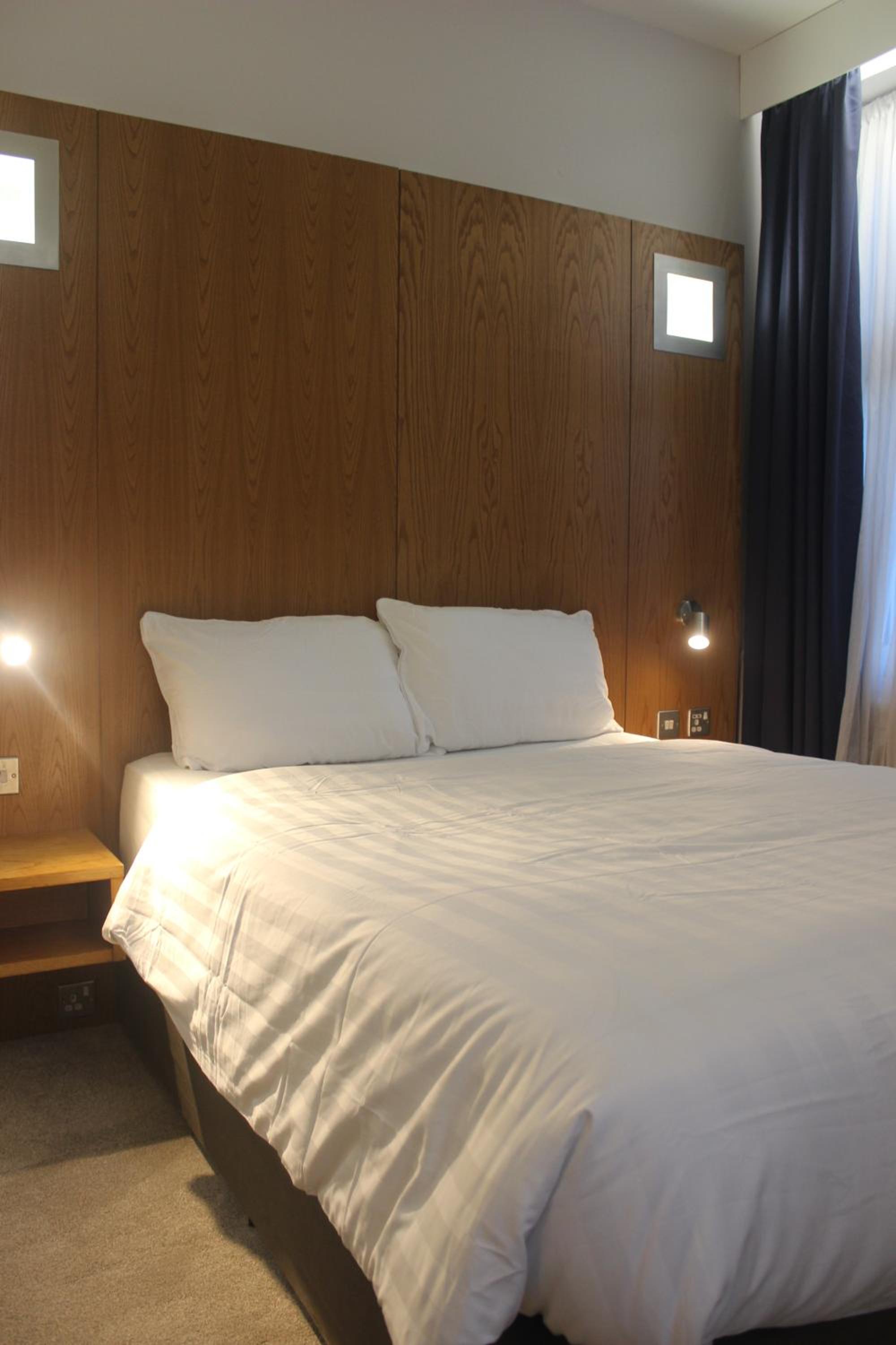Double Room with Private Bathroom - Photo 15