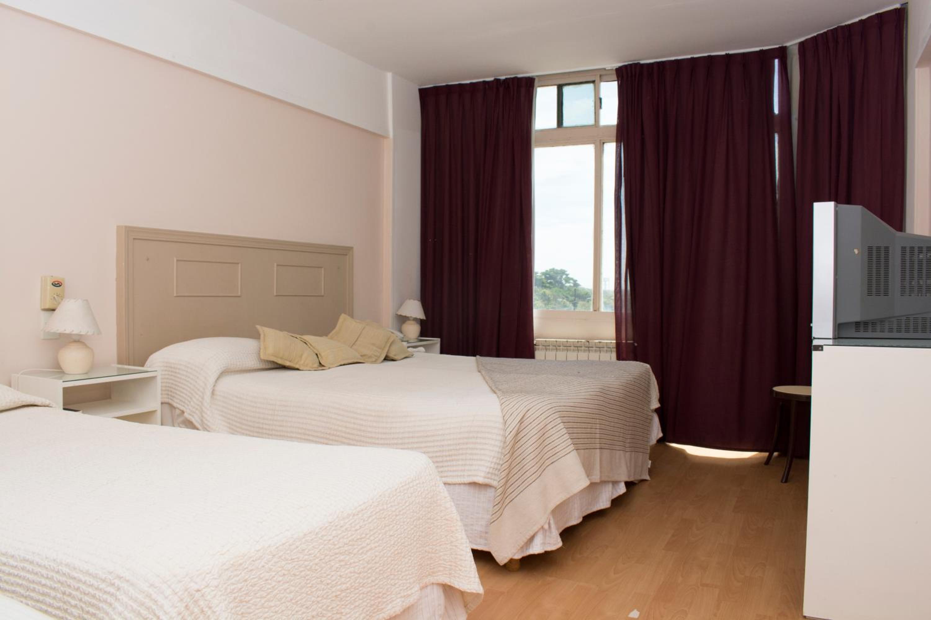 Standard Quadruple Room with Lateral Sea View