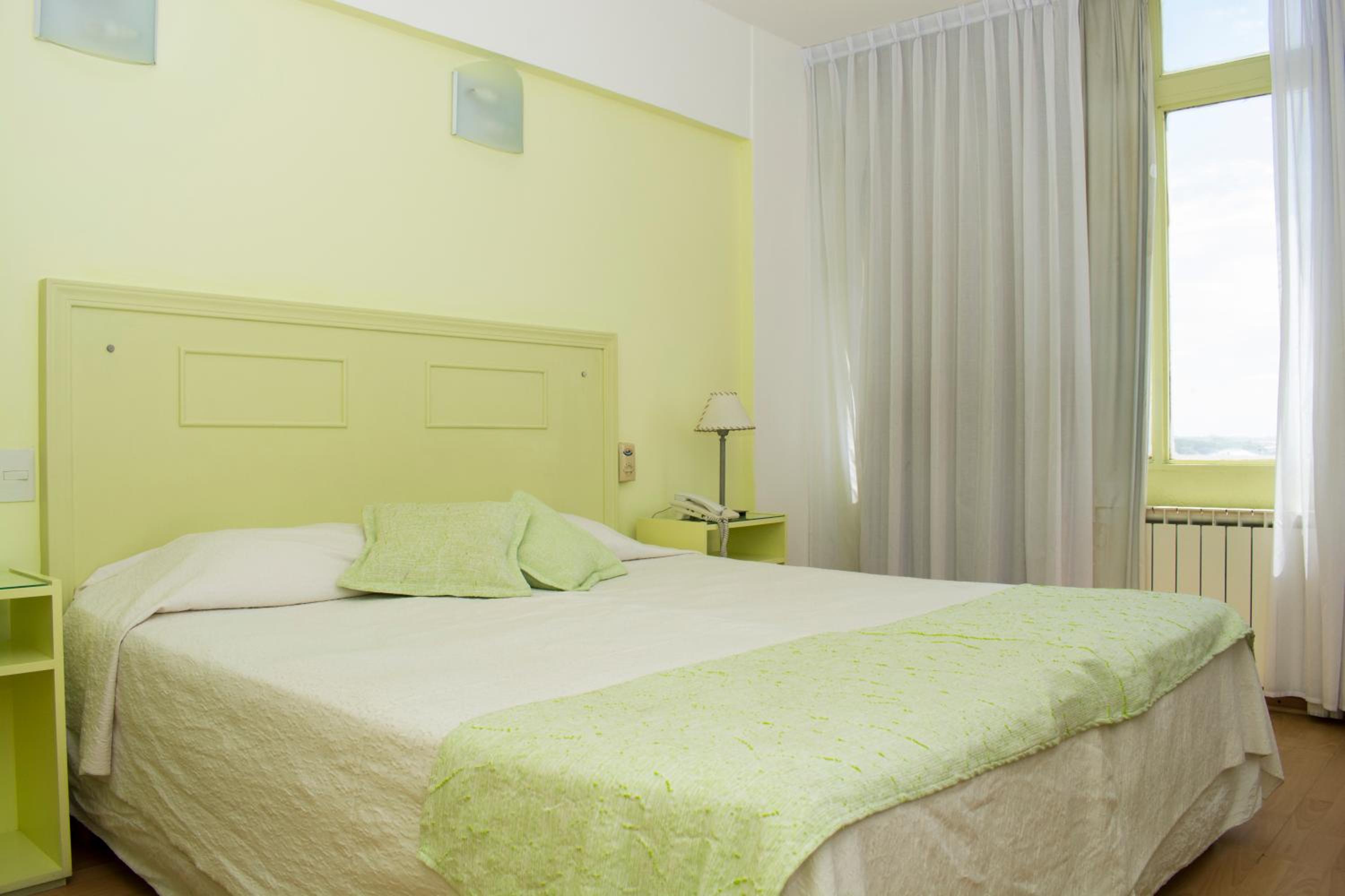 Standard Double Room with Lateral Sea View