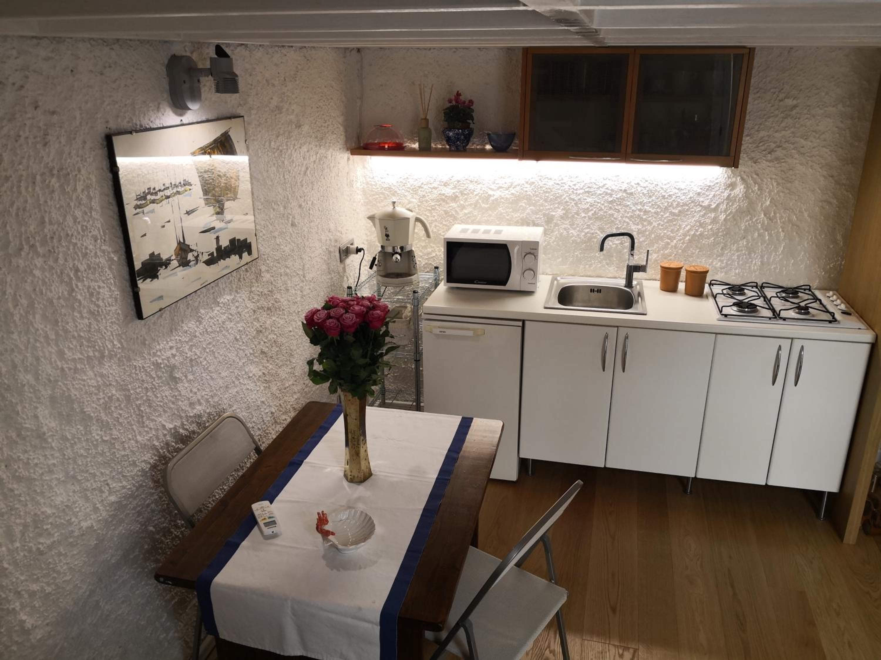 One-Bedroom Apartment - Photo 10