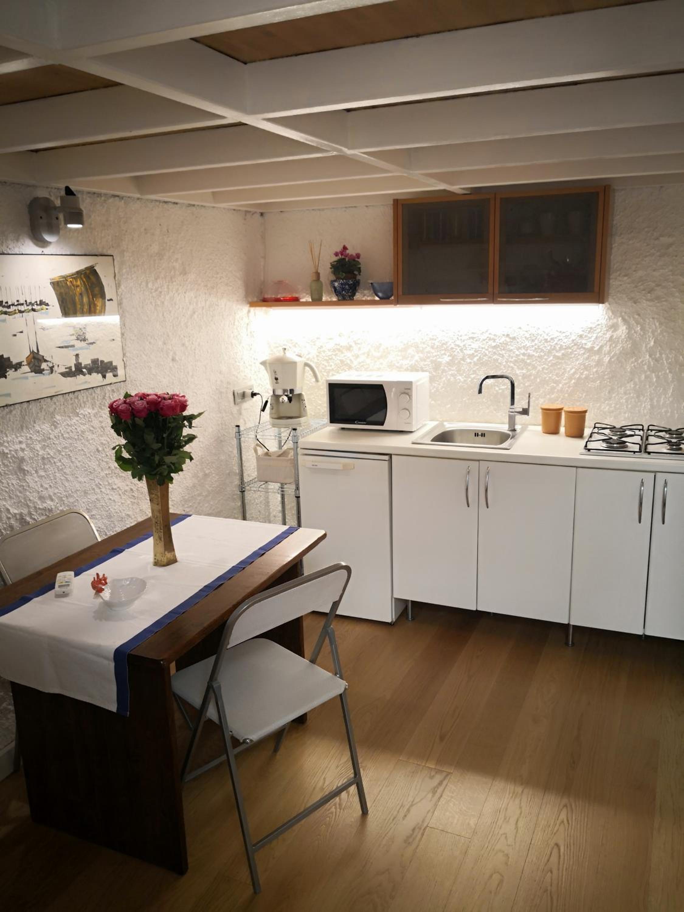 One-Bedroom Apartment - Photo 23