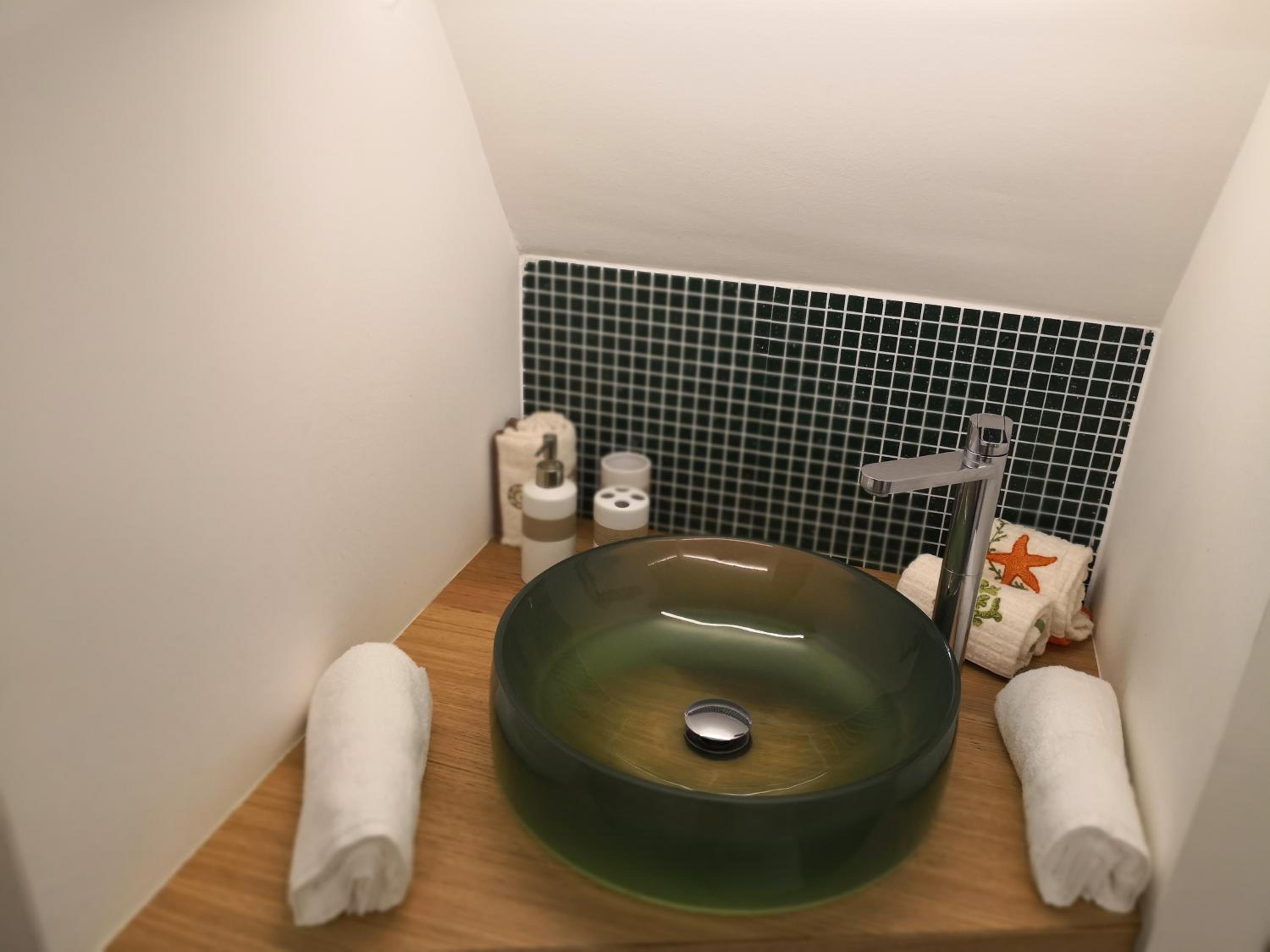 One-Bedroom Apartment - Photo 13