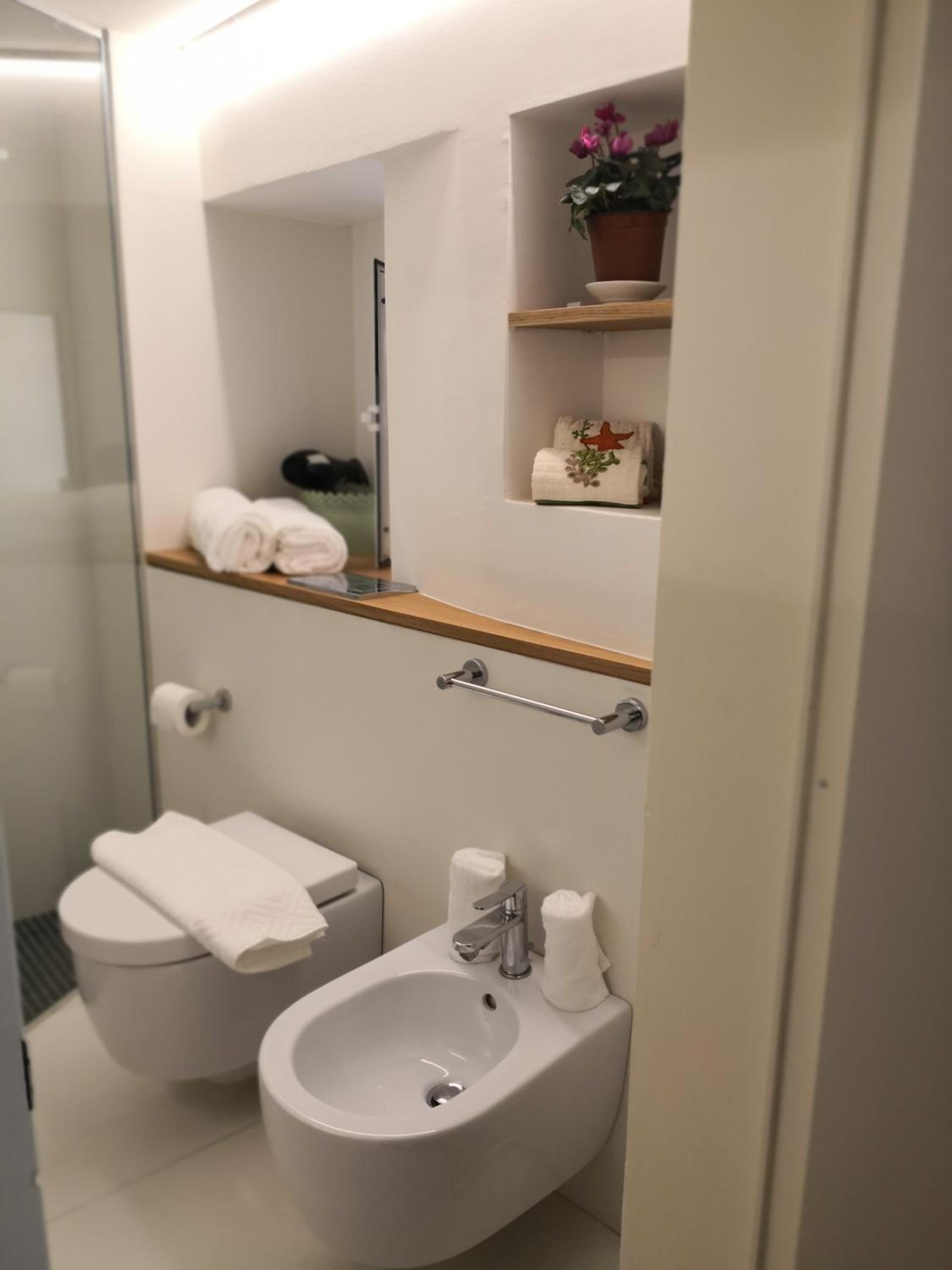 One-Bedroom Apartment - Photo 14