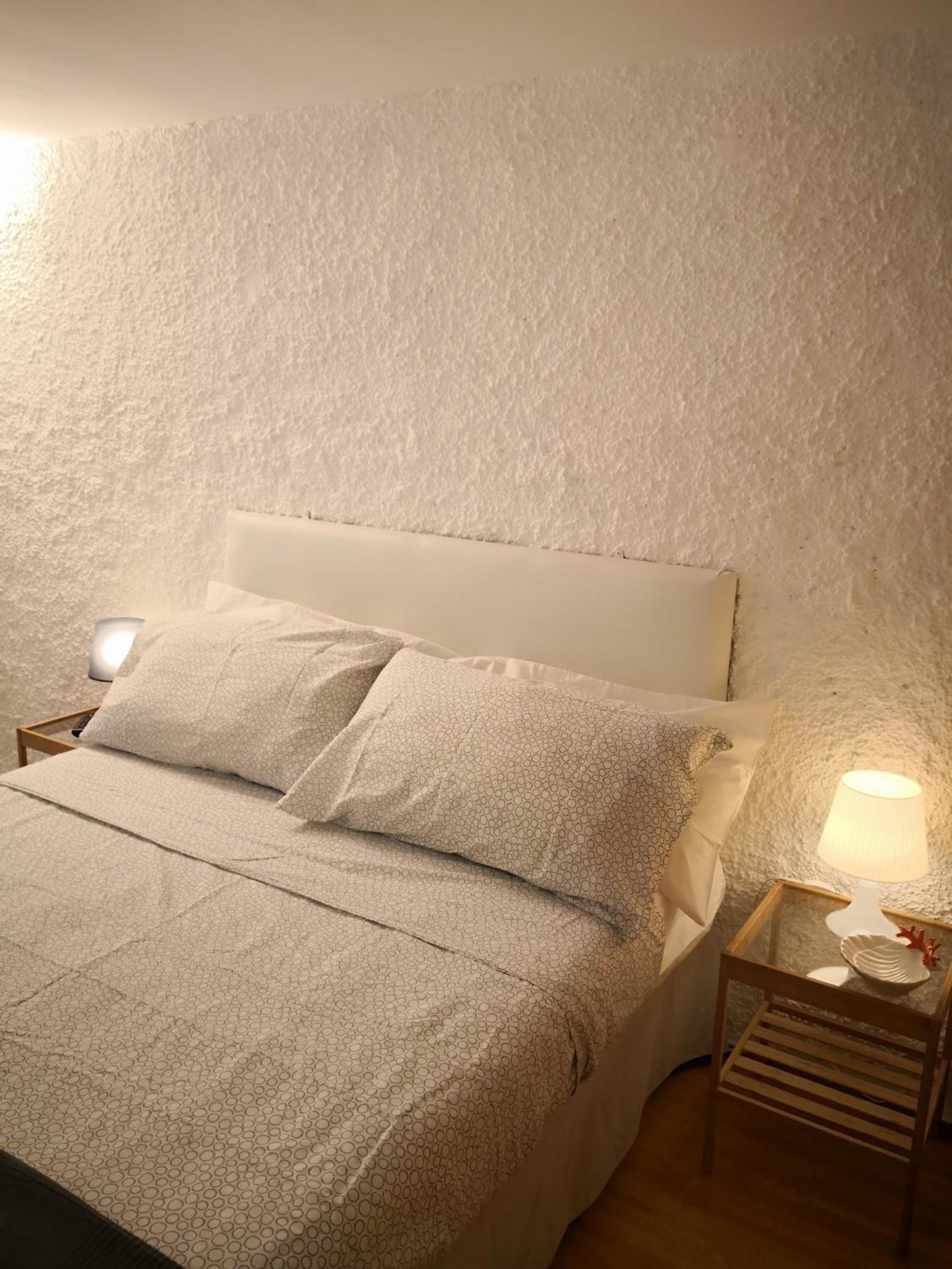 One-Bedroom Apartment - Photo 16