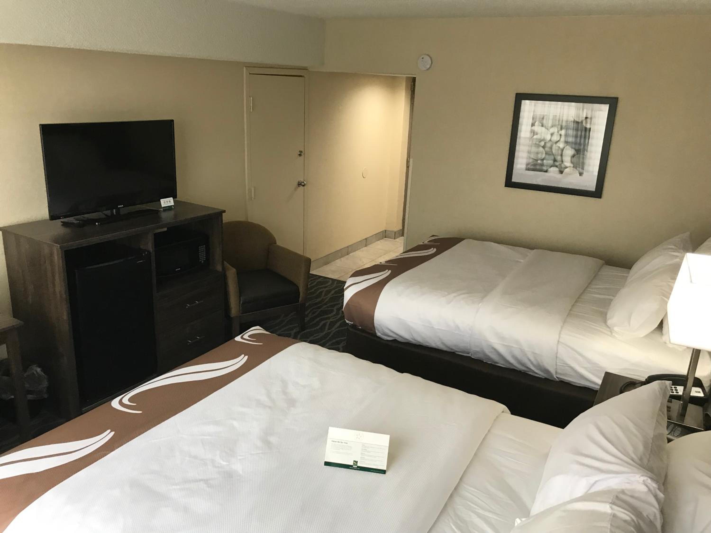 Queen Room with Two Queen Beds - Non-Smoking - Photo 1