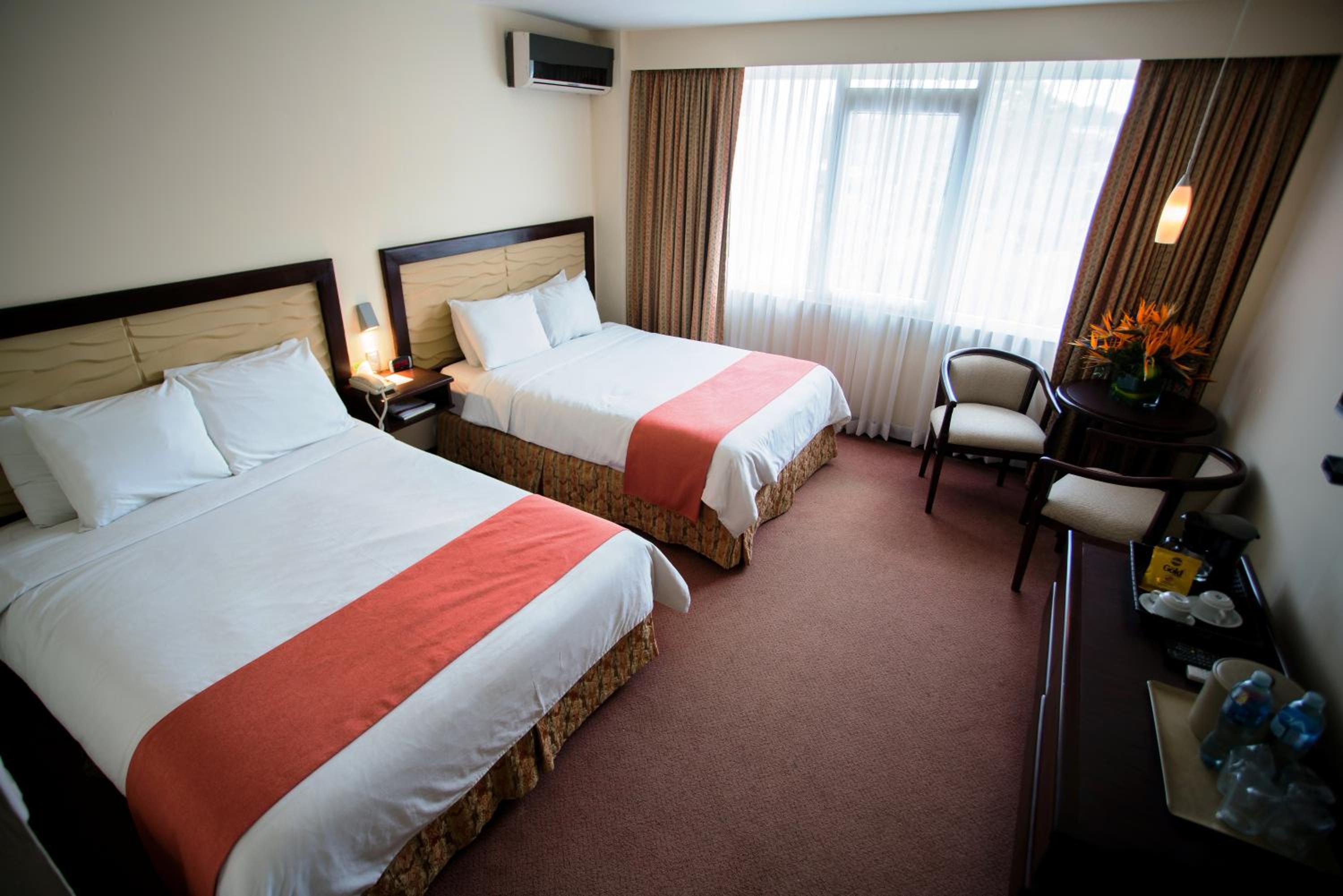 Superior Twin Room thumbnail 5