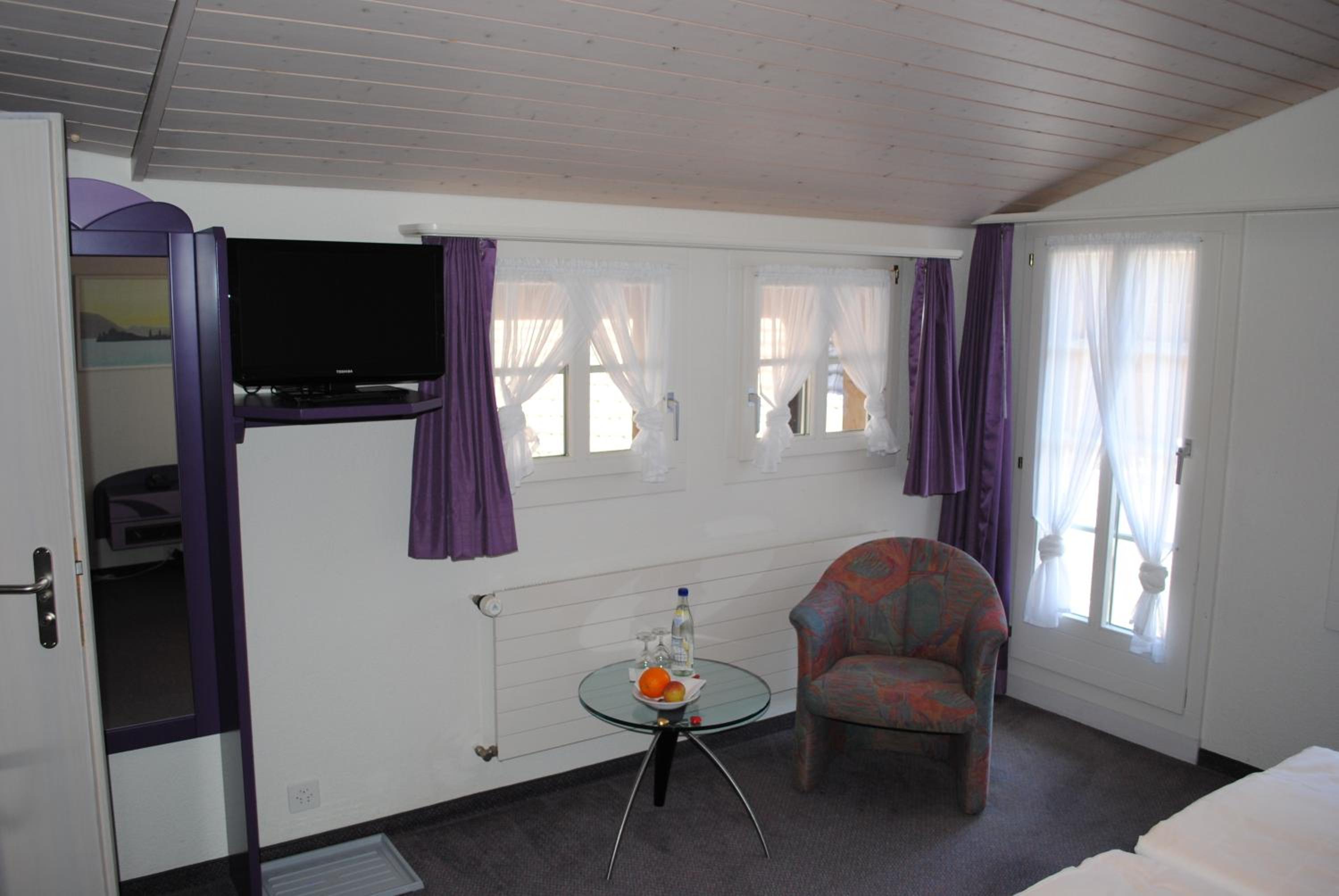 Standard Double Room with Mountain View - Photo 5