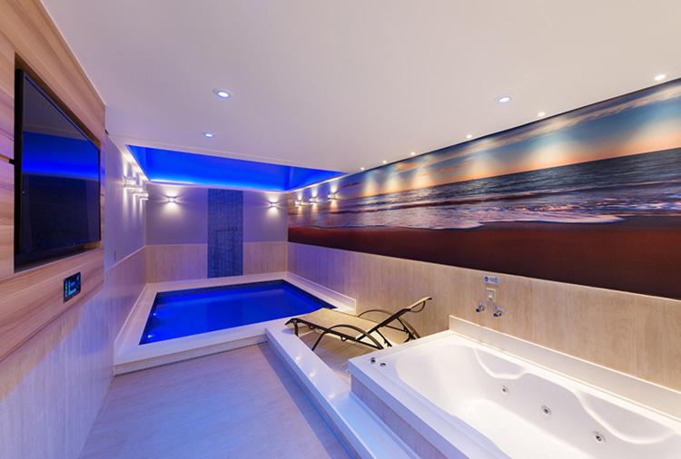 Suite with Private Pool photo 2