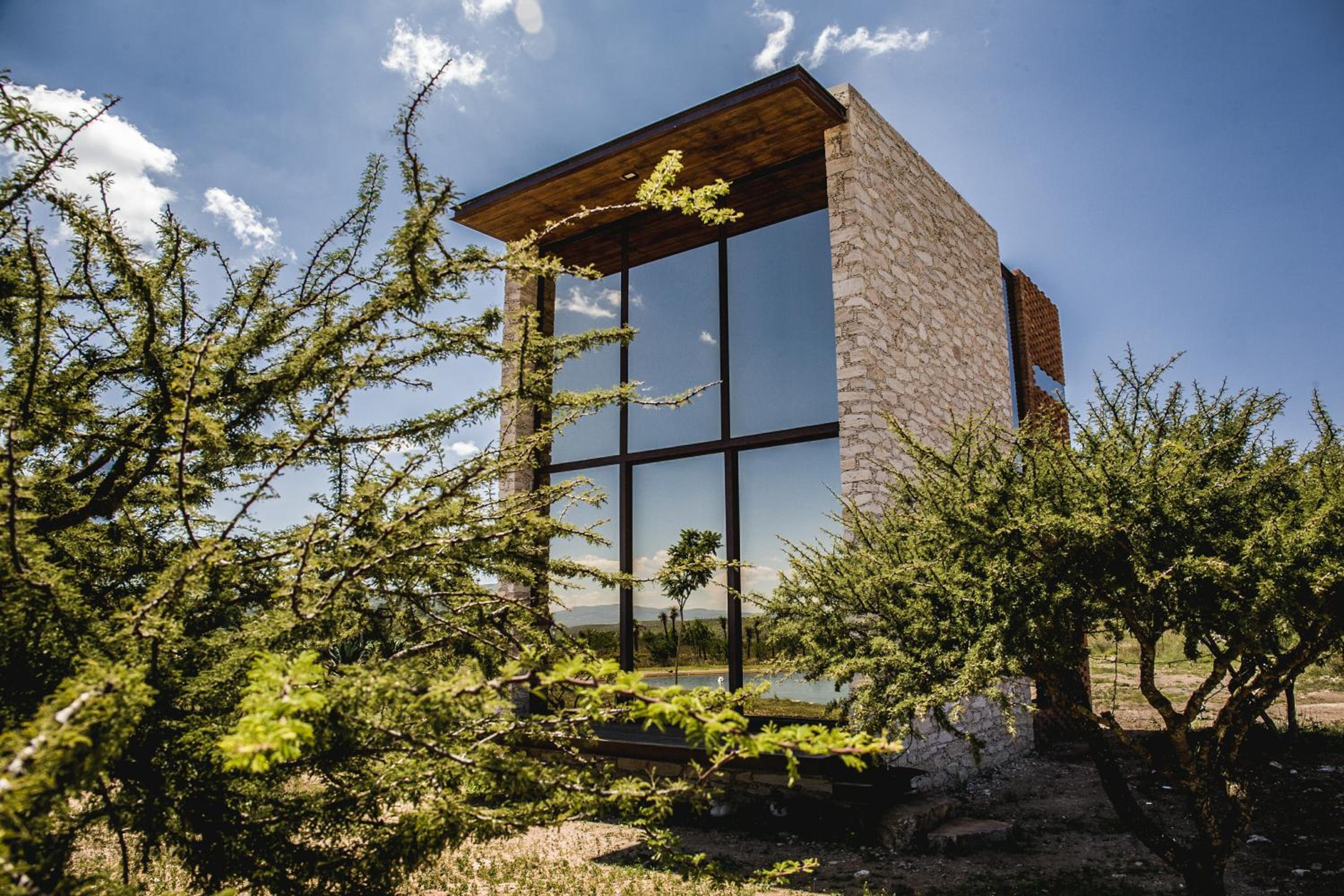 Suite with Mountain View - Photo 11