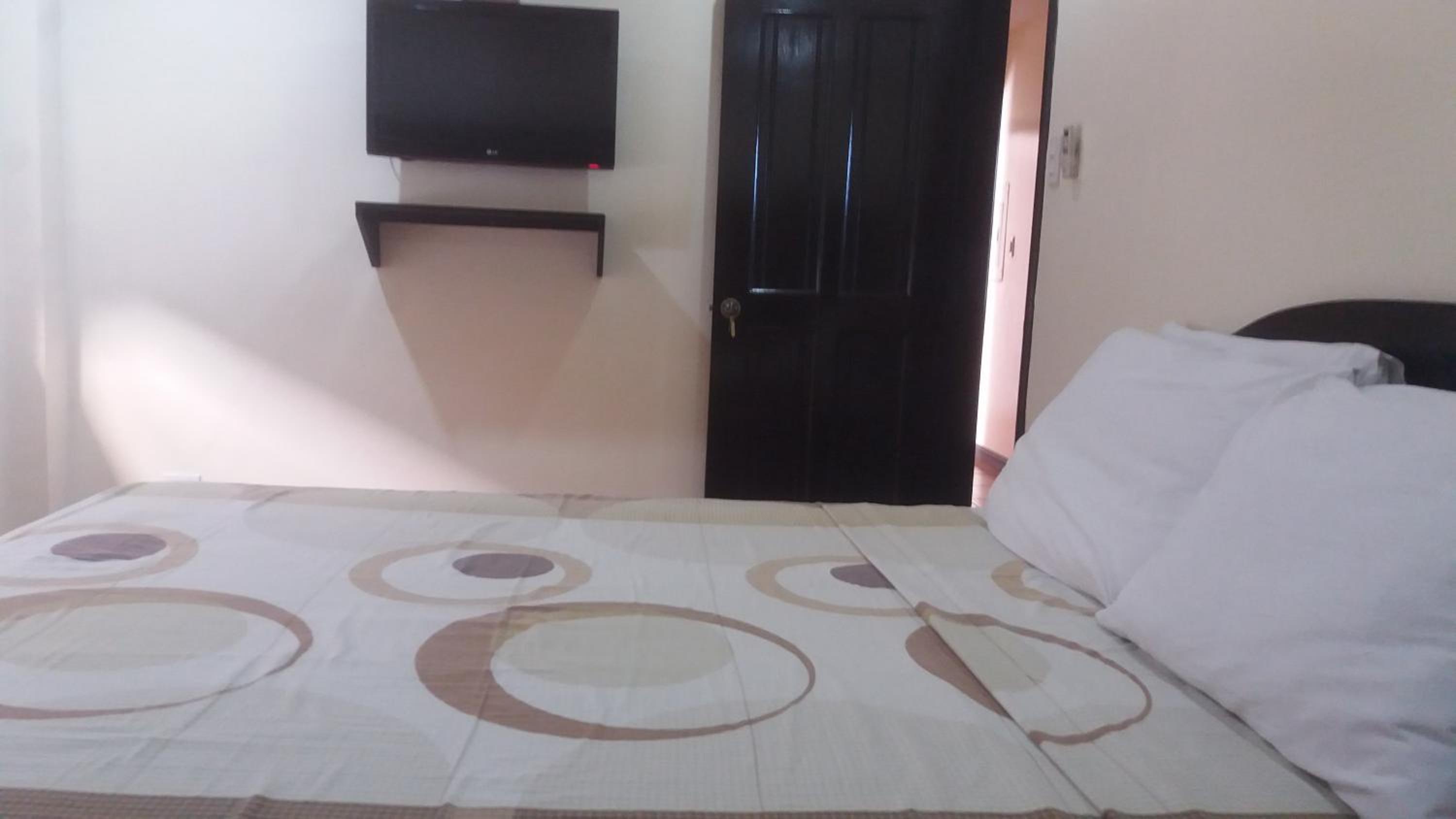 Deluxe King Suite photo 1