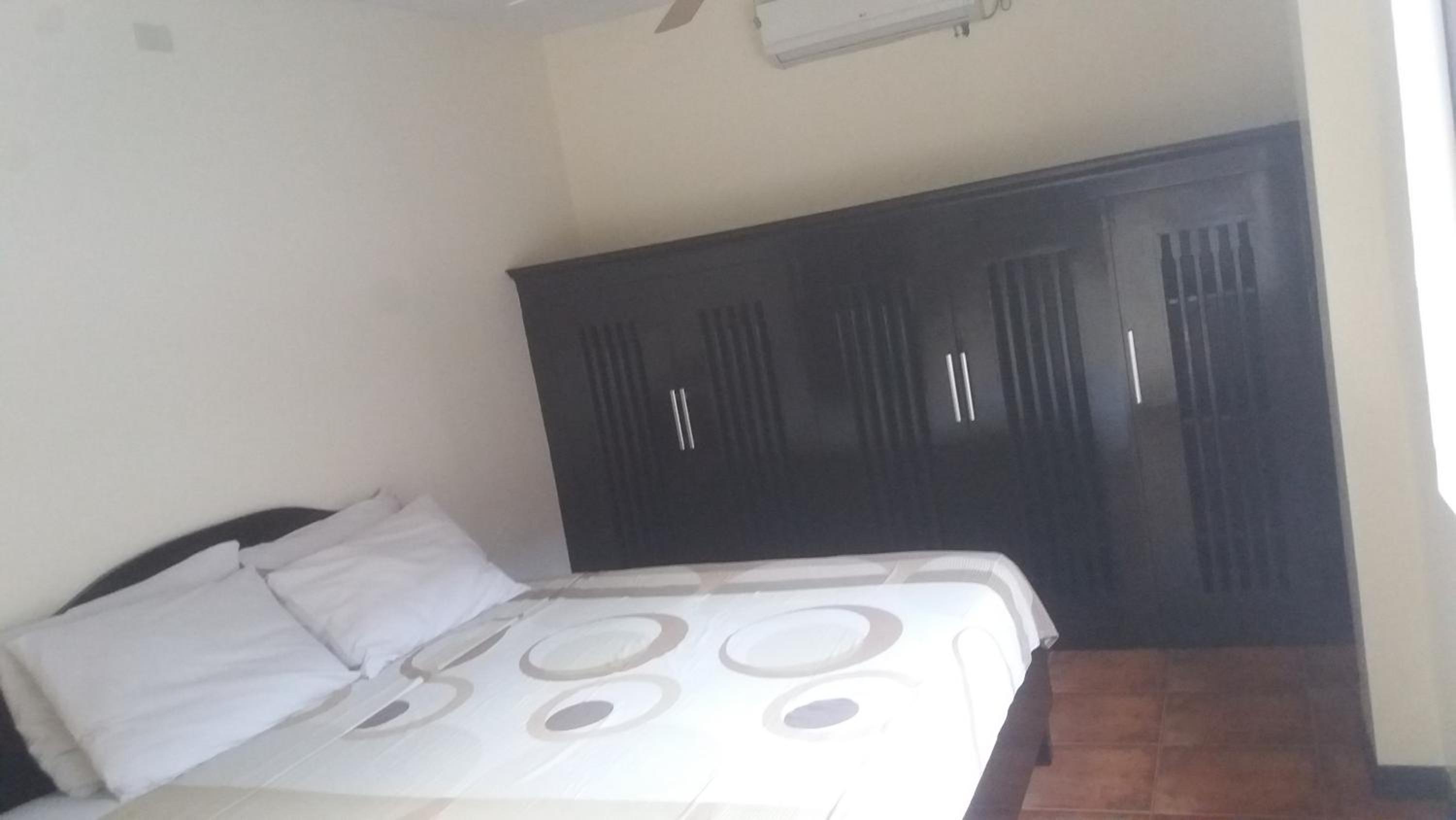 Deluxe King Suite photo 3