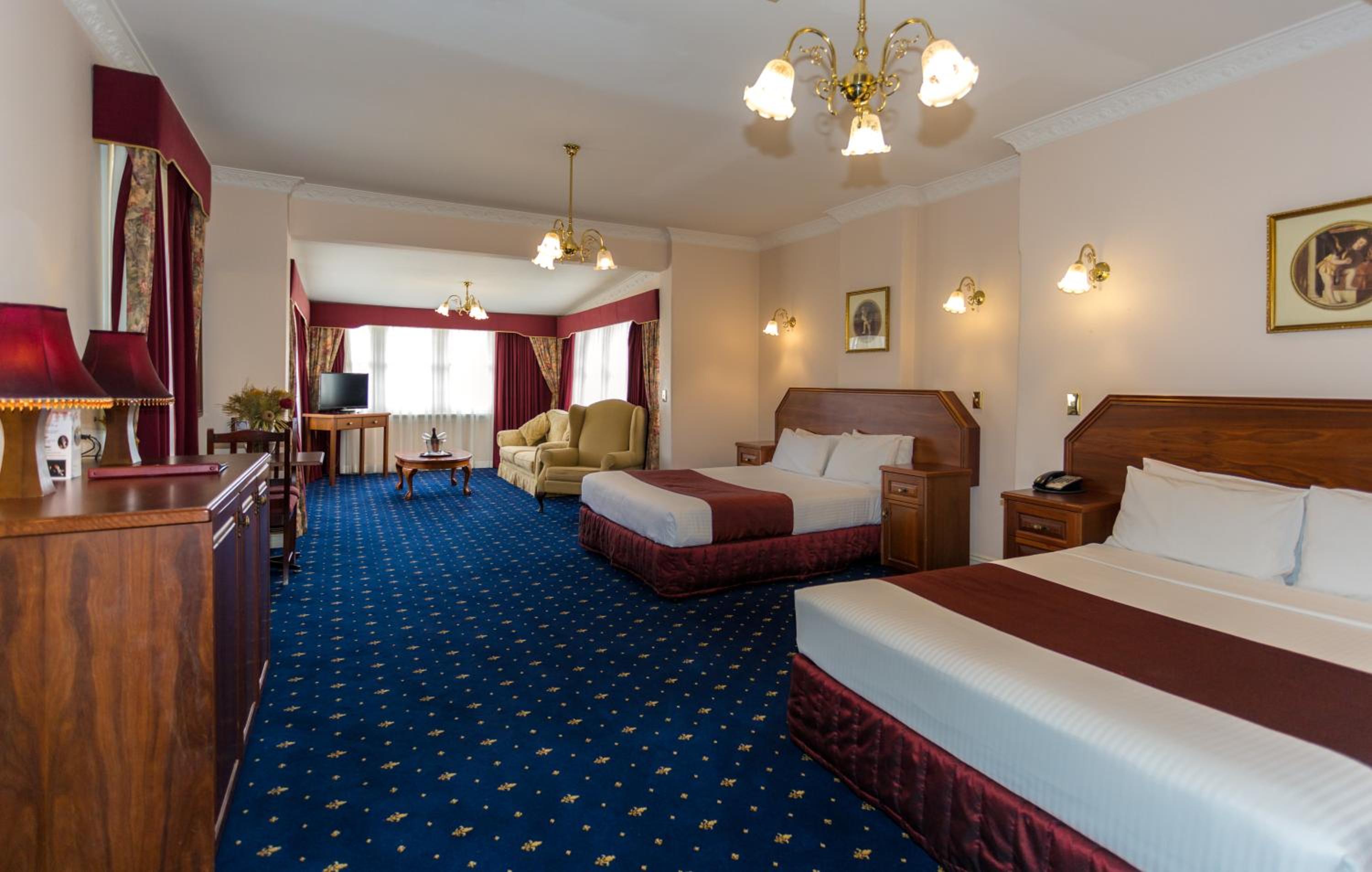 Royal Suite with Spa Bath - Photo 2
