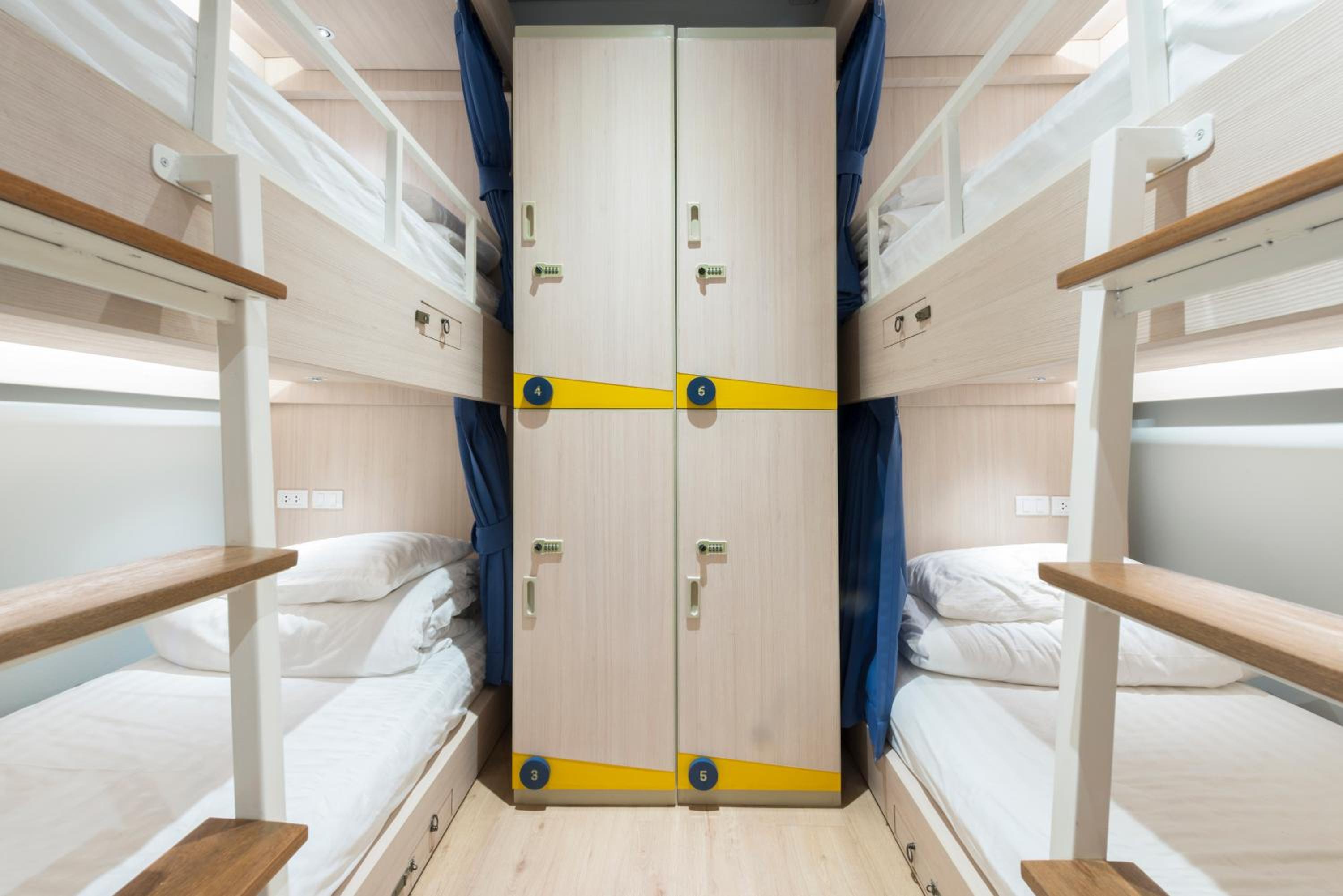 Bed in 8-Bed Mixed Dormitory Room photo 1