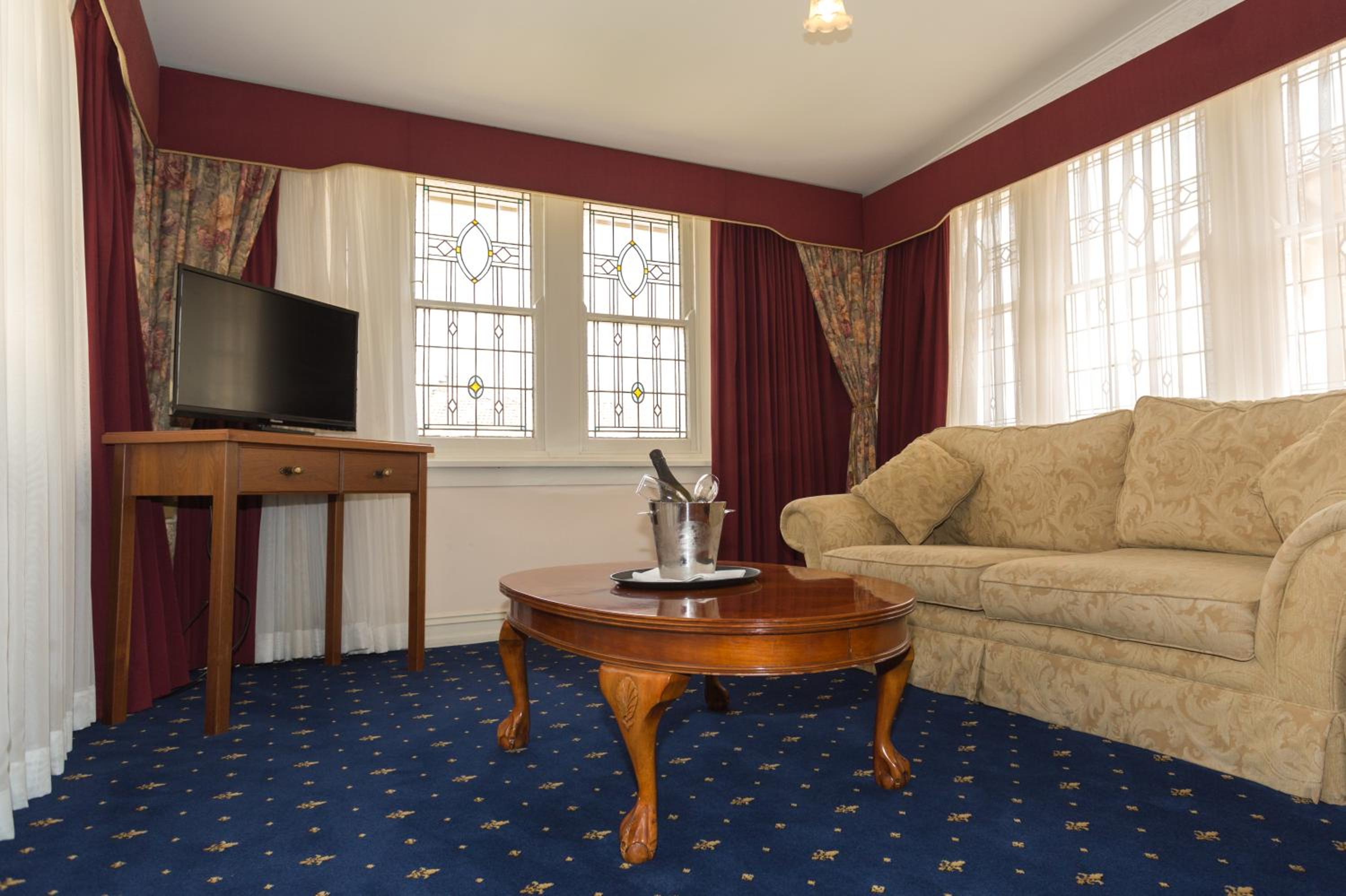 Royal Suite with Spa Bath - Photo 9