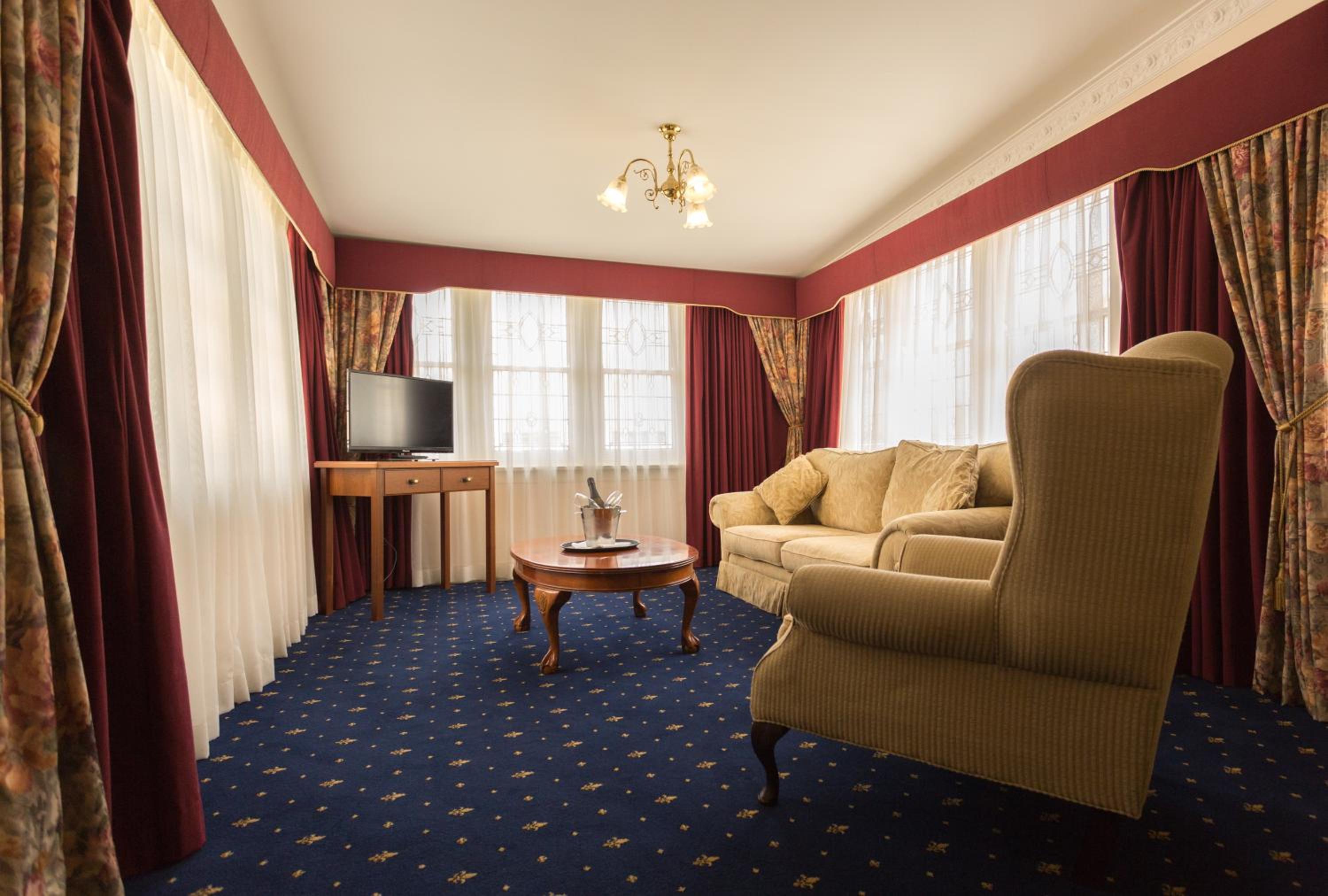Royal Suite with Spa Bath - Photo 5