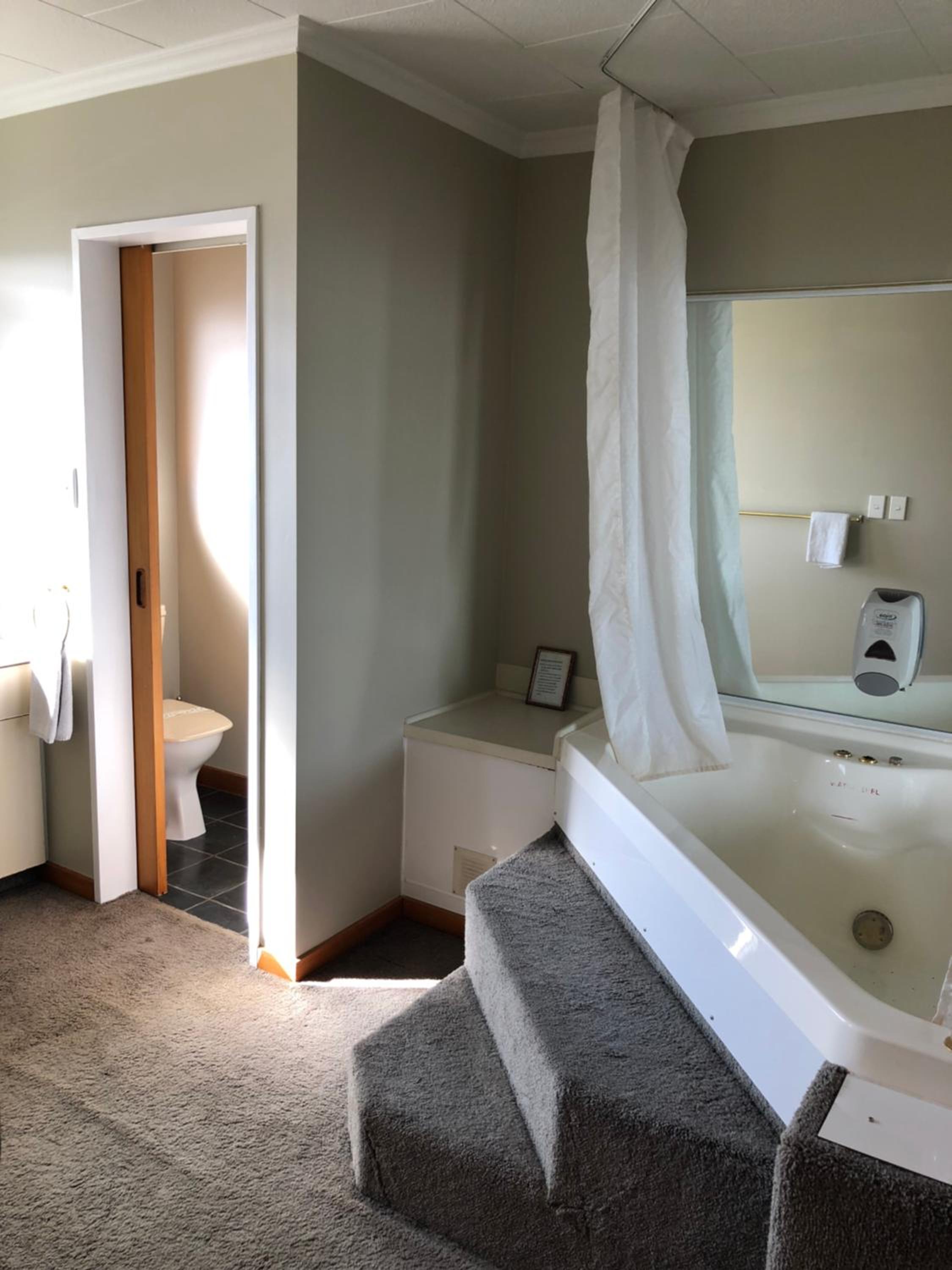 Two-Bedroom Apartment With Spa Bath photo 2