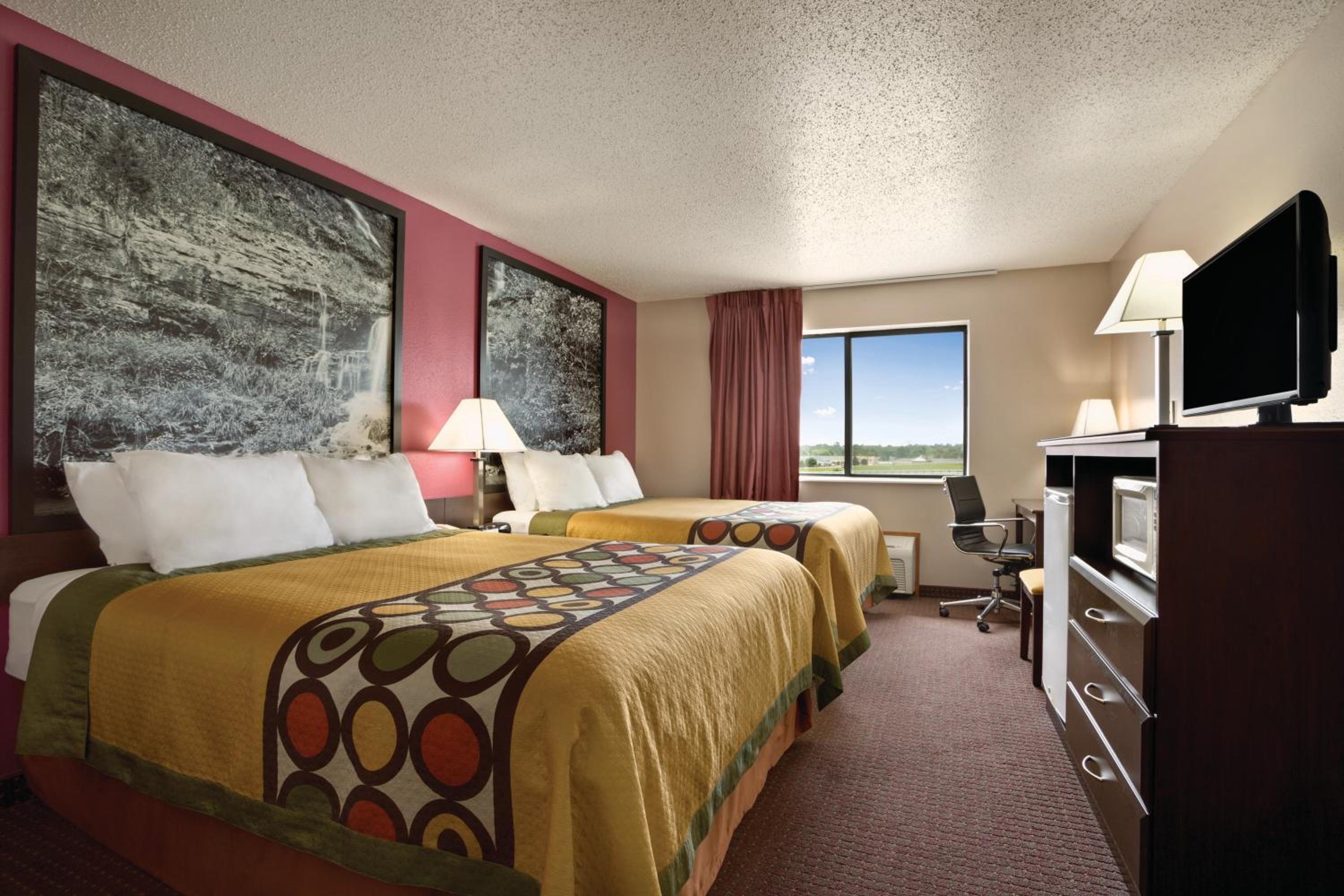 Queen Room with Two Queen Beds - Non-Smoking - Photo 1