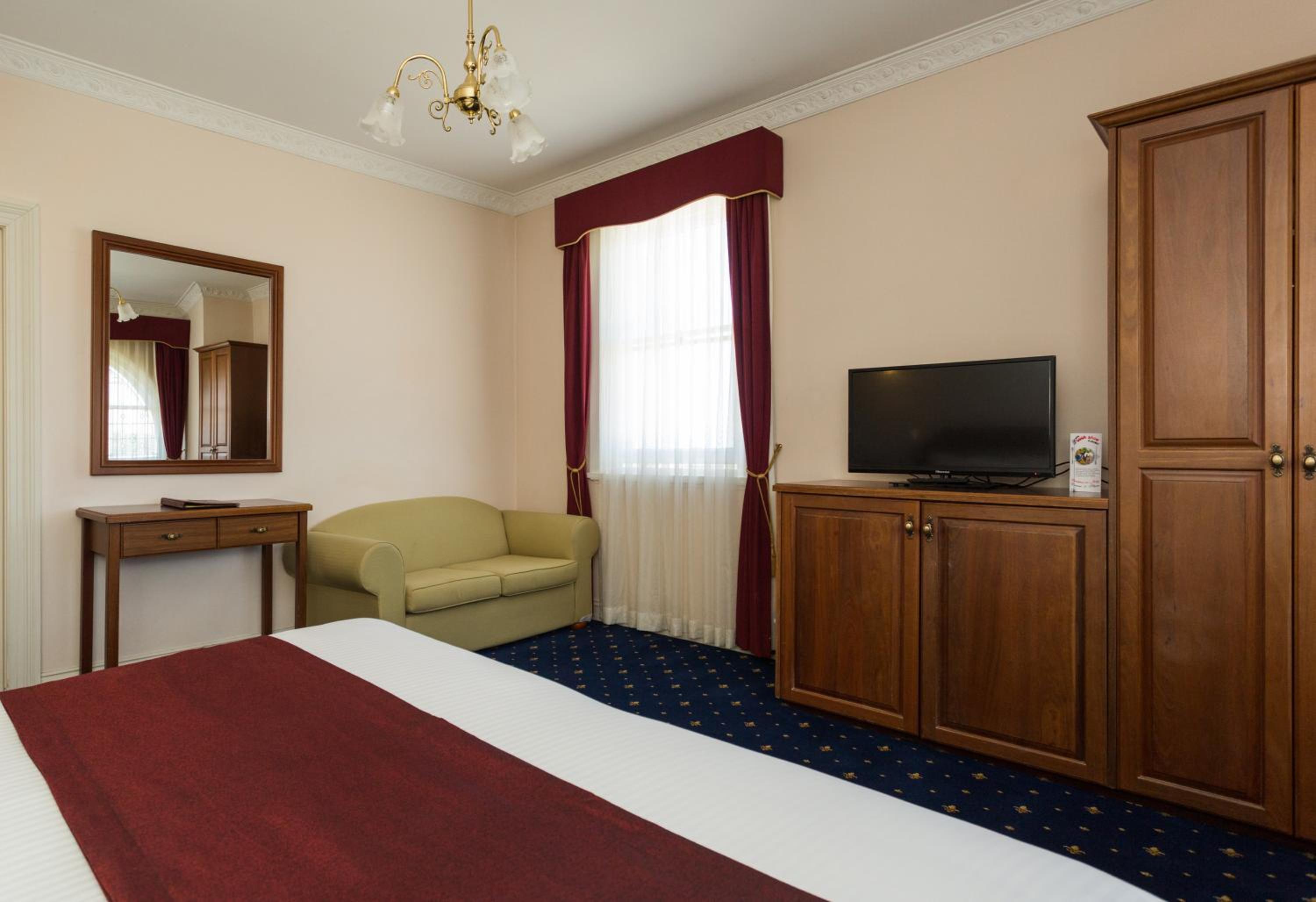 Executive King Room - Photo 9