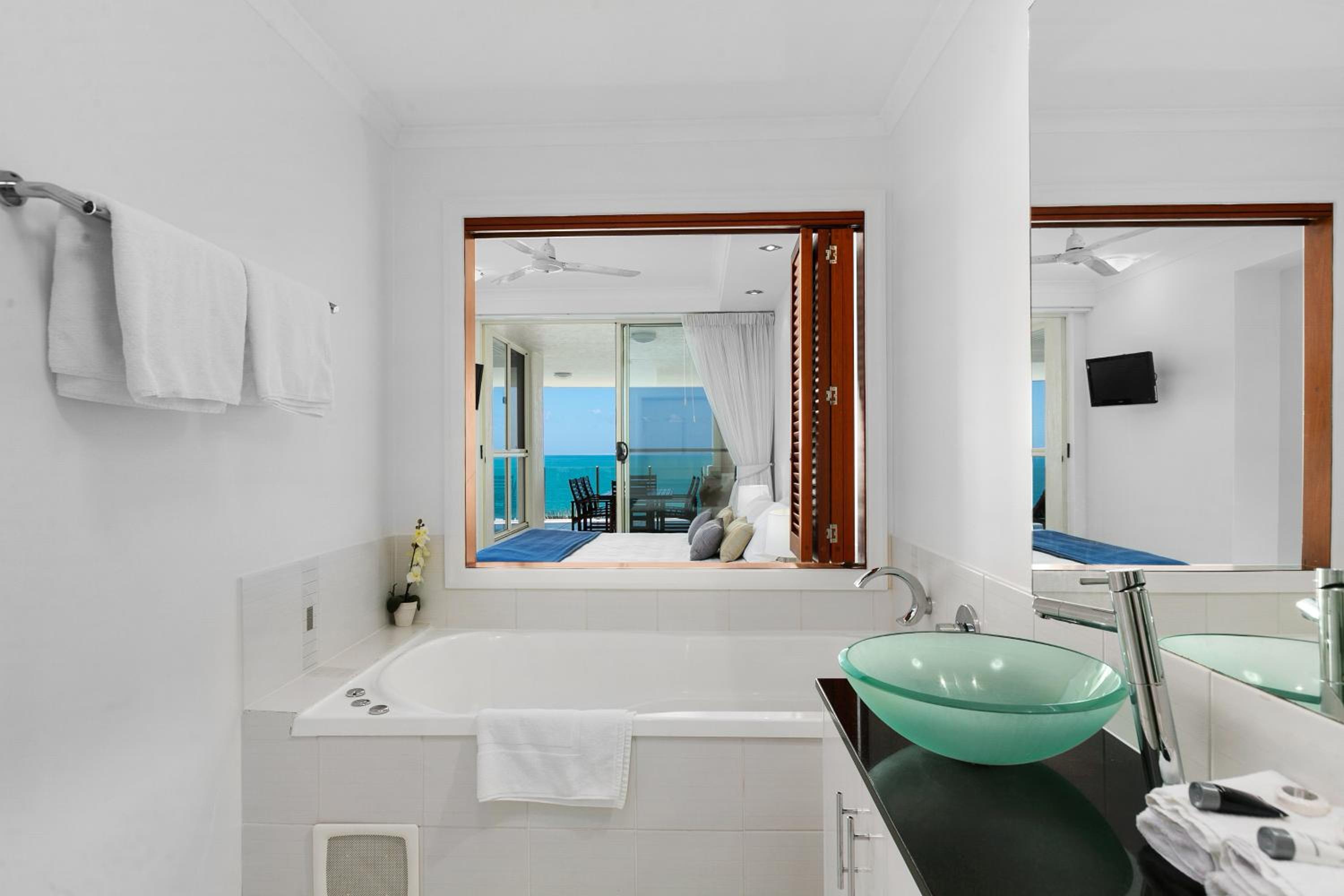 One-Bedroom Apartment with Ocean View photo 2