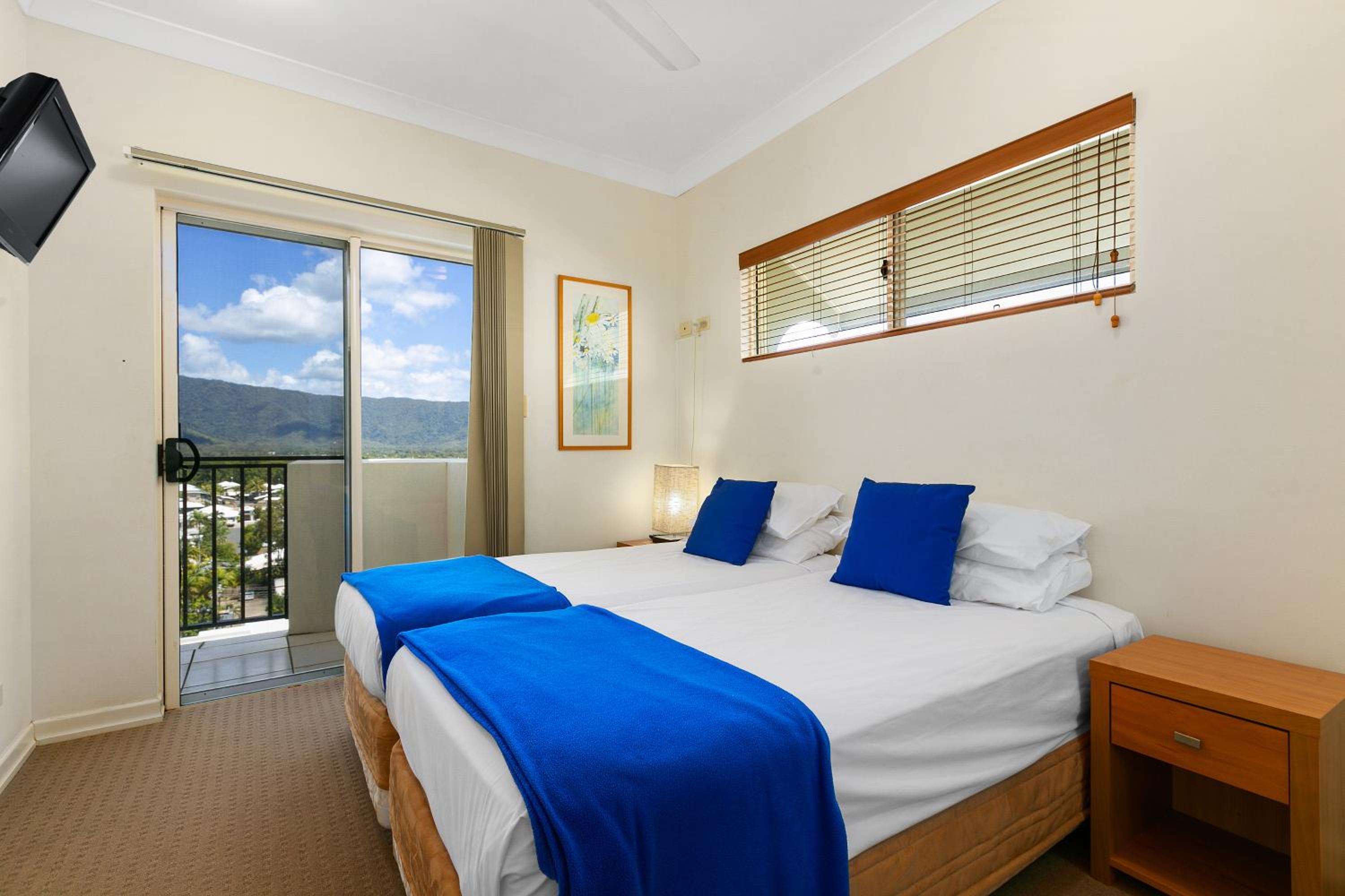 Three-Bedroom Apartment with Ocean View photo 2