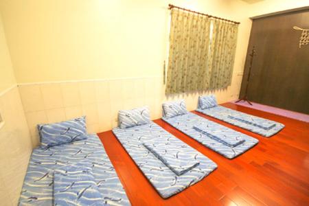 10-Bed Mixed Dormitory Room photo 3
