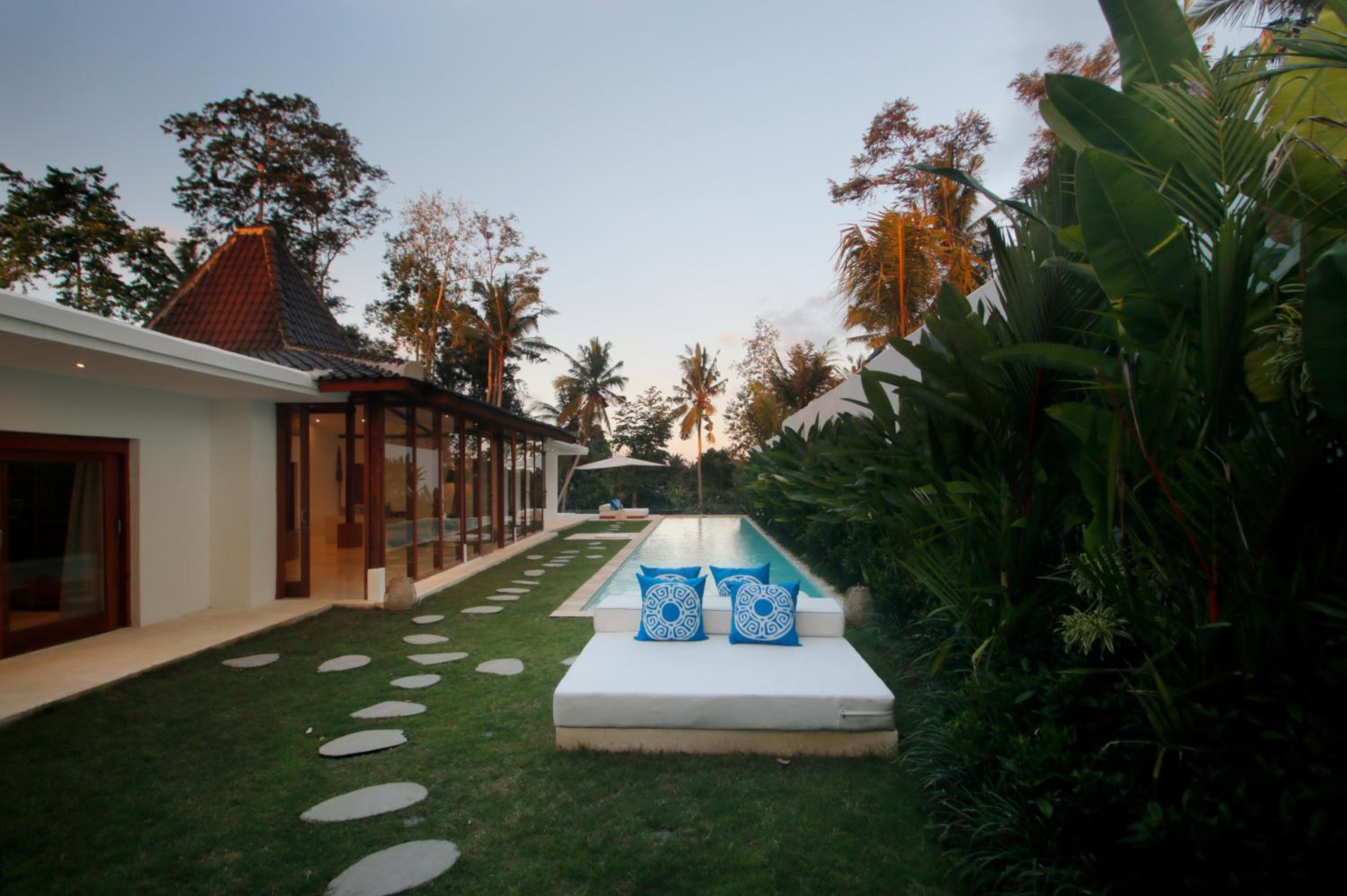 Three-Bedroom Villa with Private Pool - Photo 11
