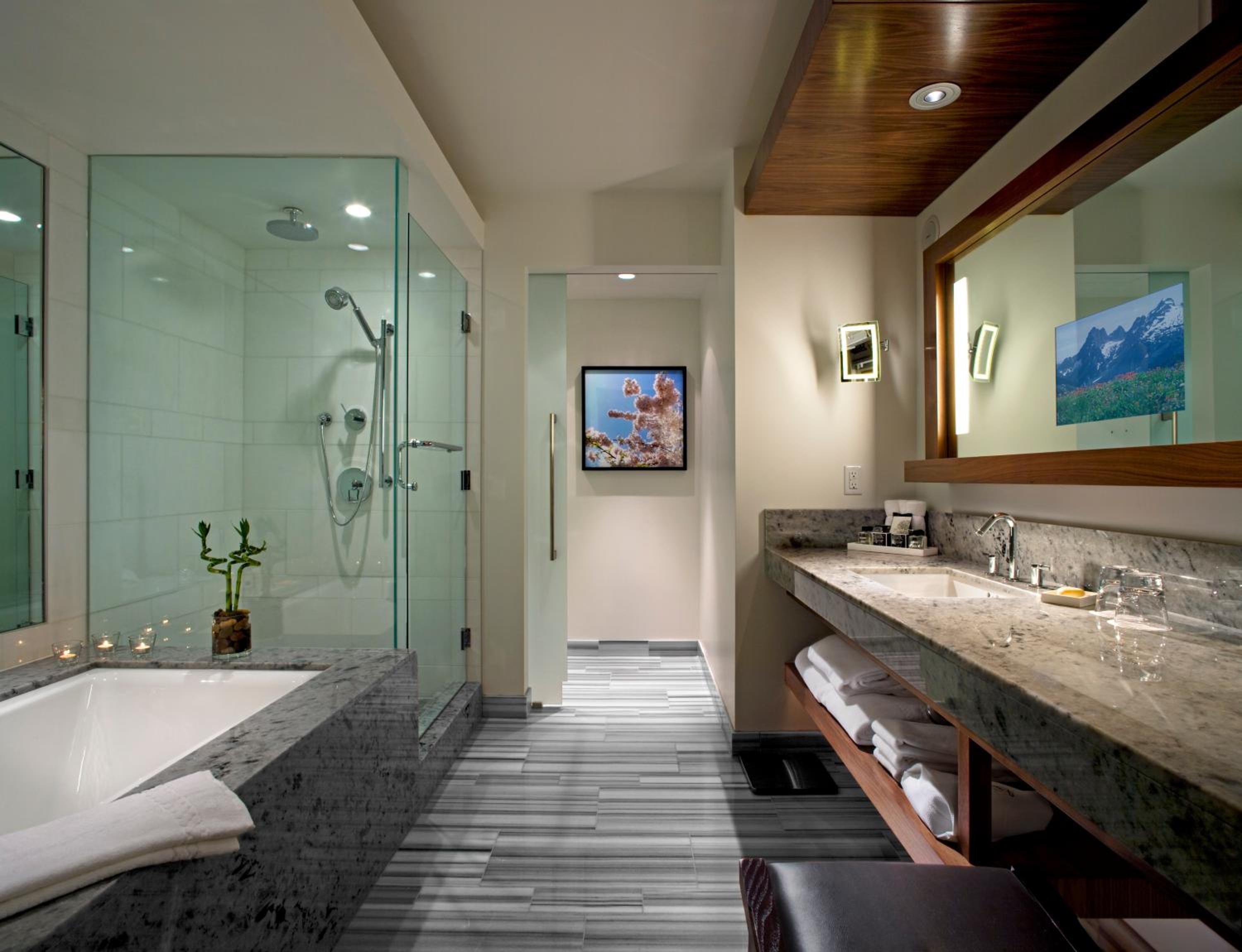 Deluxe City View Room with King Bed