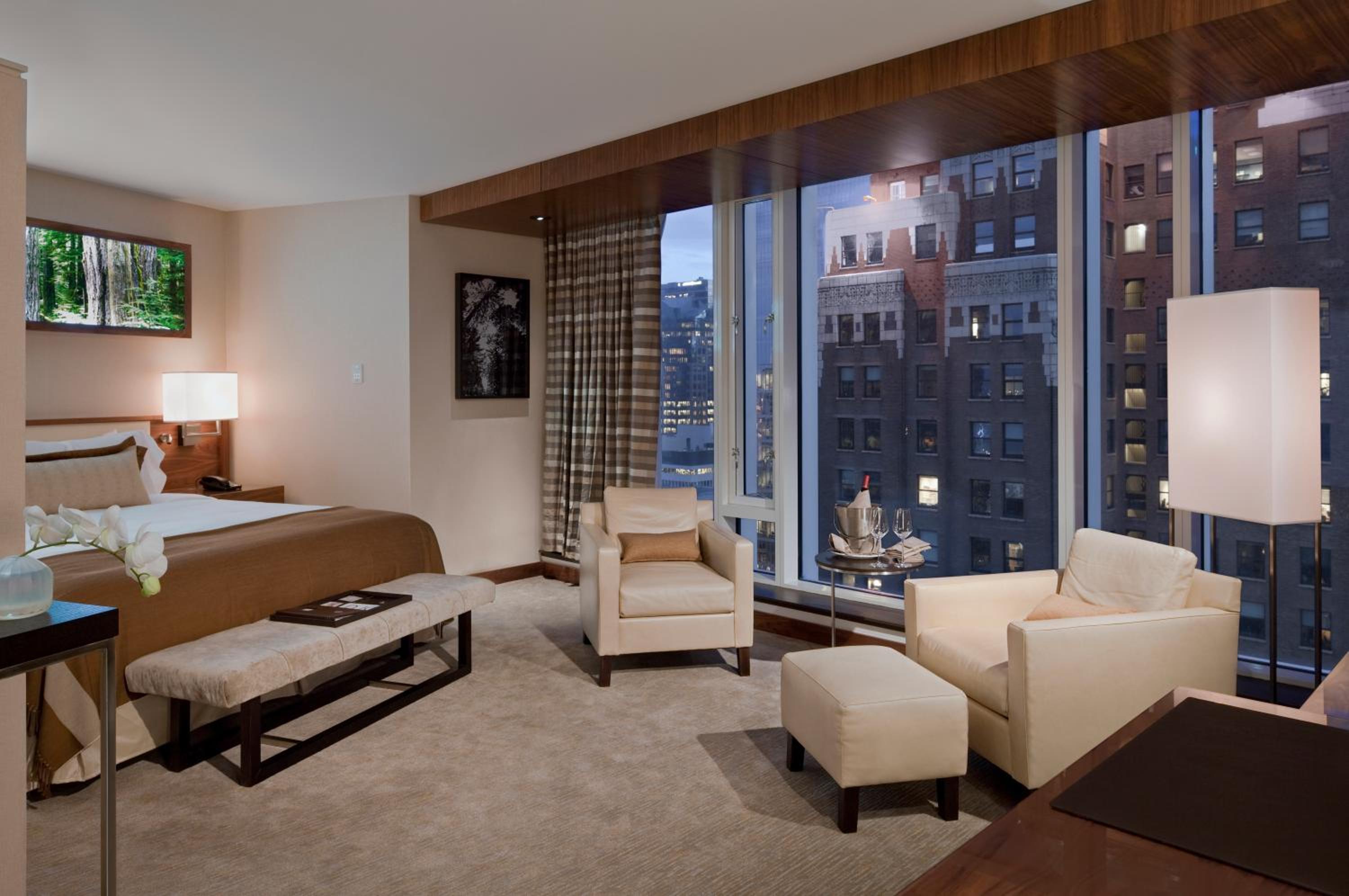 Fairmont Gold Harbor and Mountain View Room with King Bed thumbnail 5