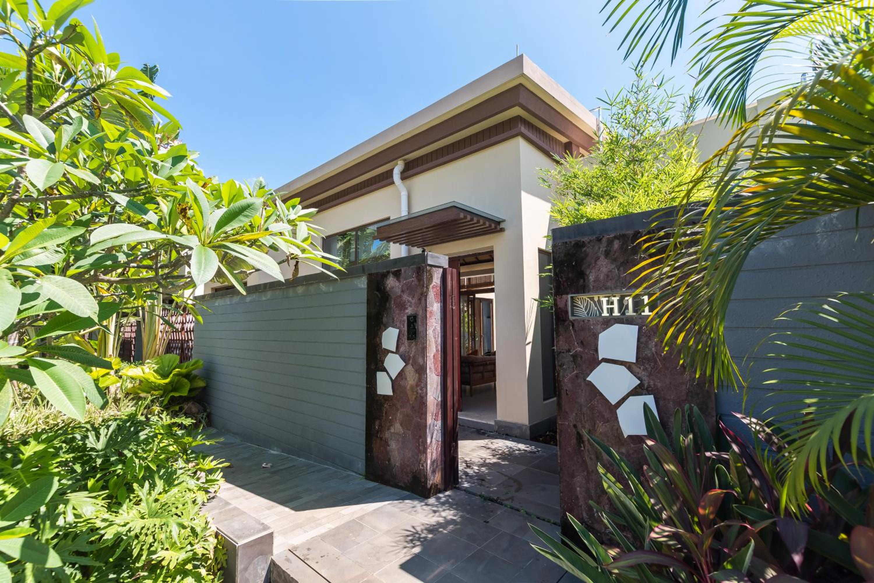 Three-Bedroom Villa with Private Pool - Photo 46