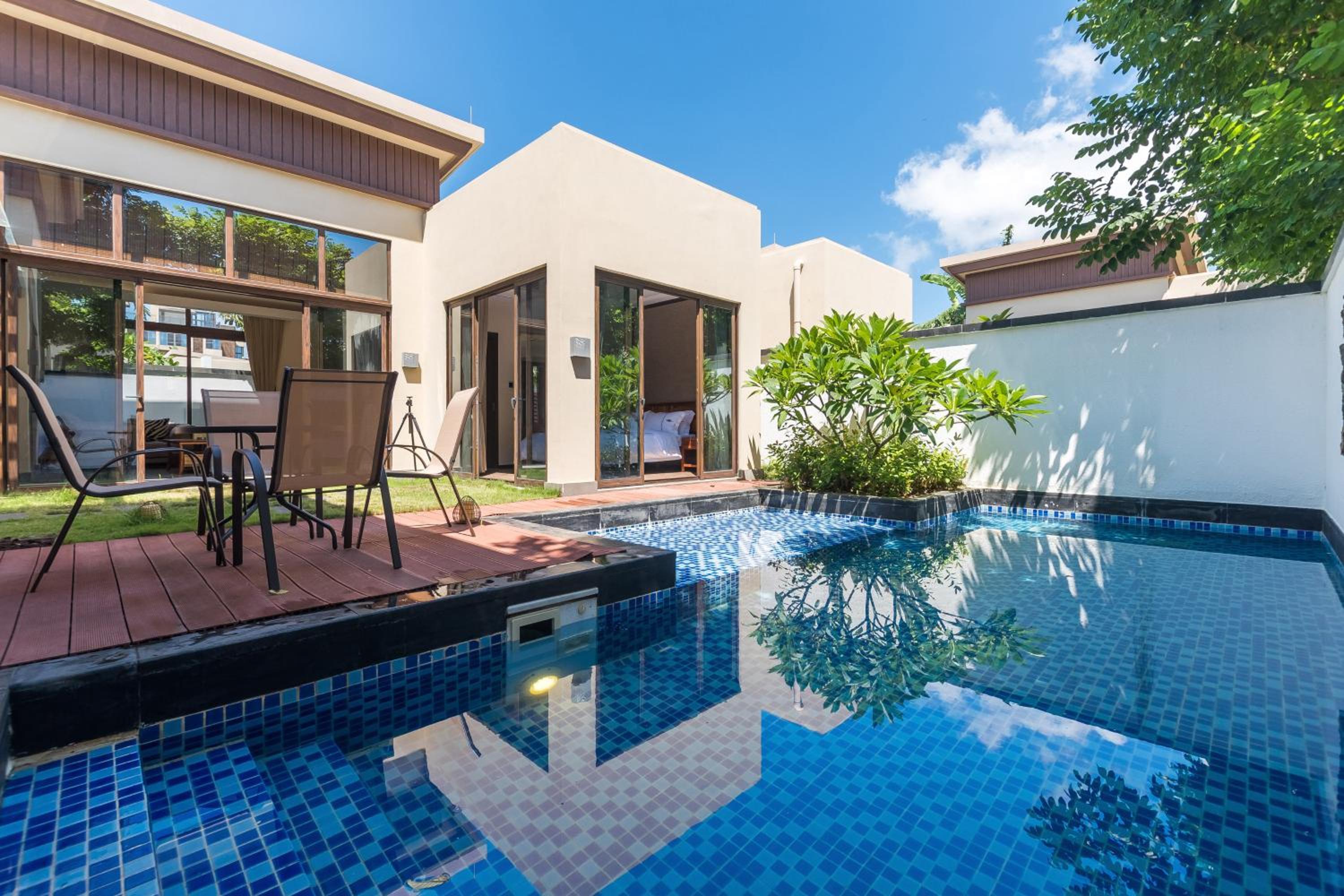 Three-Bedroom Villa with Private Pool - Photo 44
