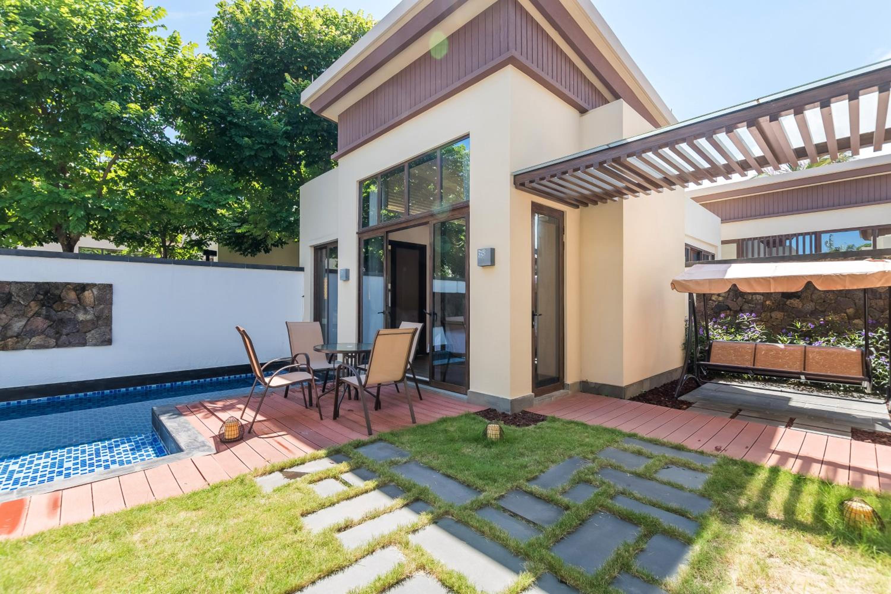 Three-Bedroom Villa with Private Pool - Photo 3