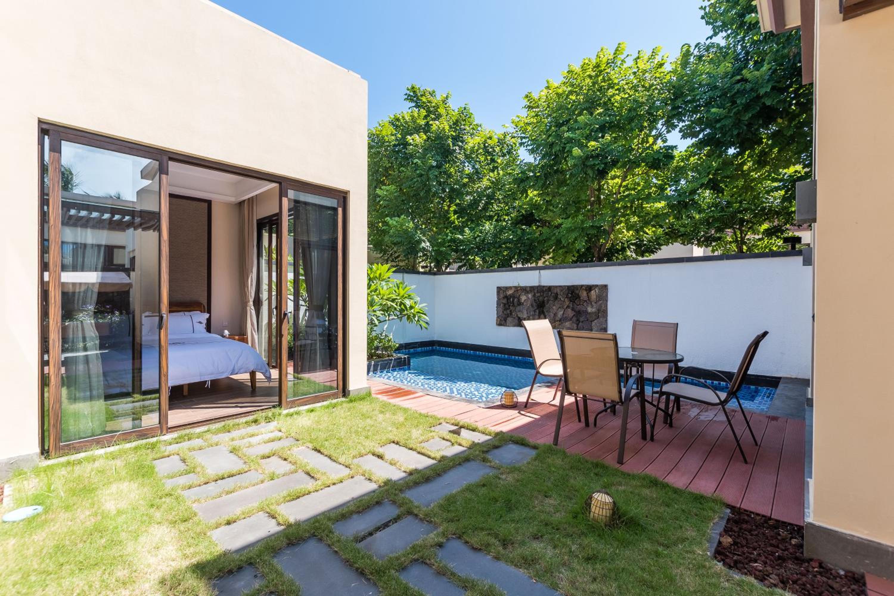 Three-Bedroom Villa with Private Pool - Photo 4