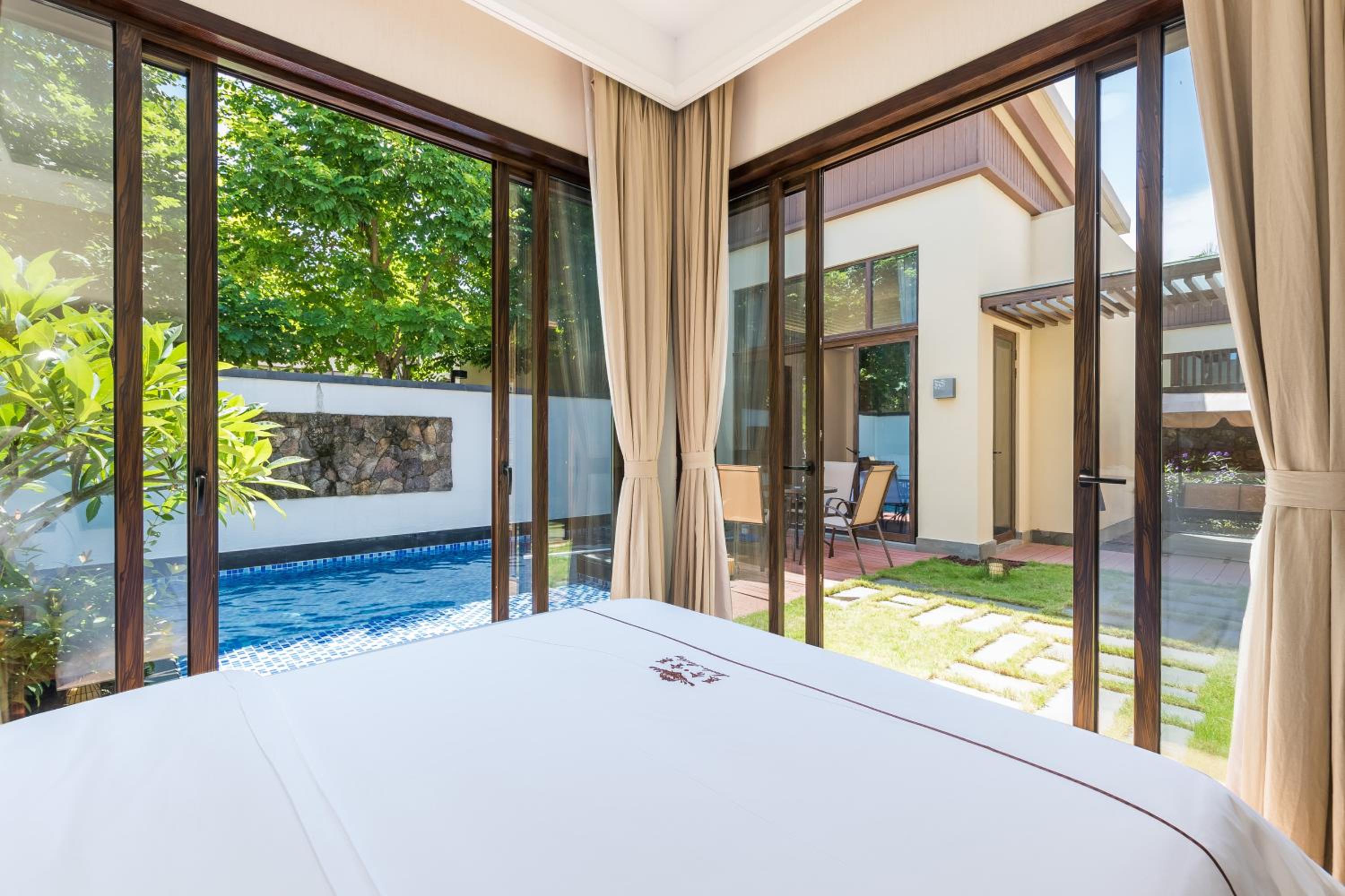 Three-Bedroom Villa with Private Pool - Photo 5