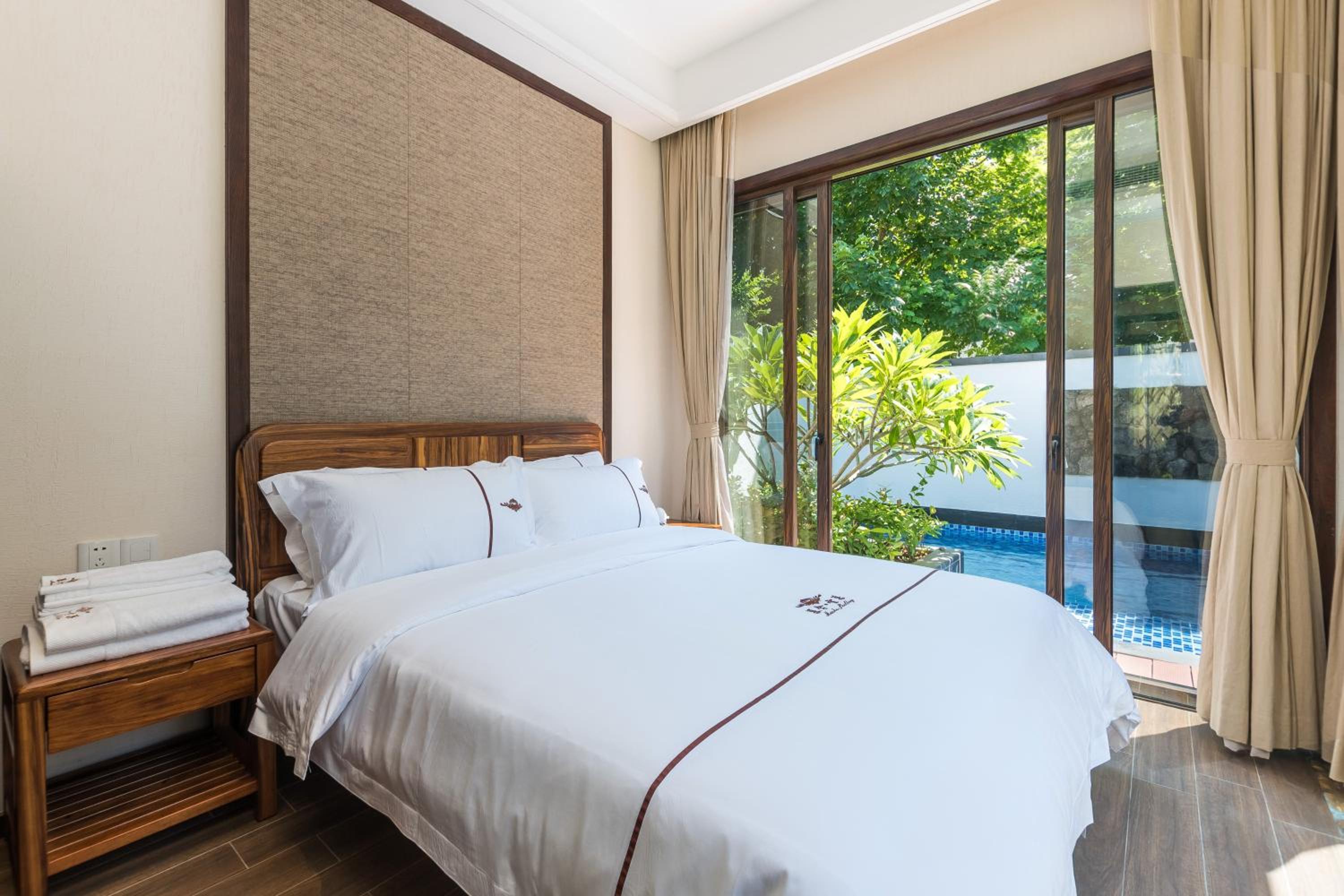 Three-Bedroom Villa with Private Pool - Photo 6