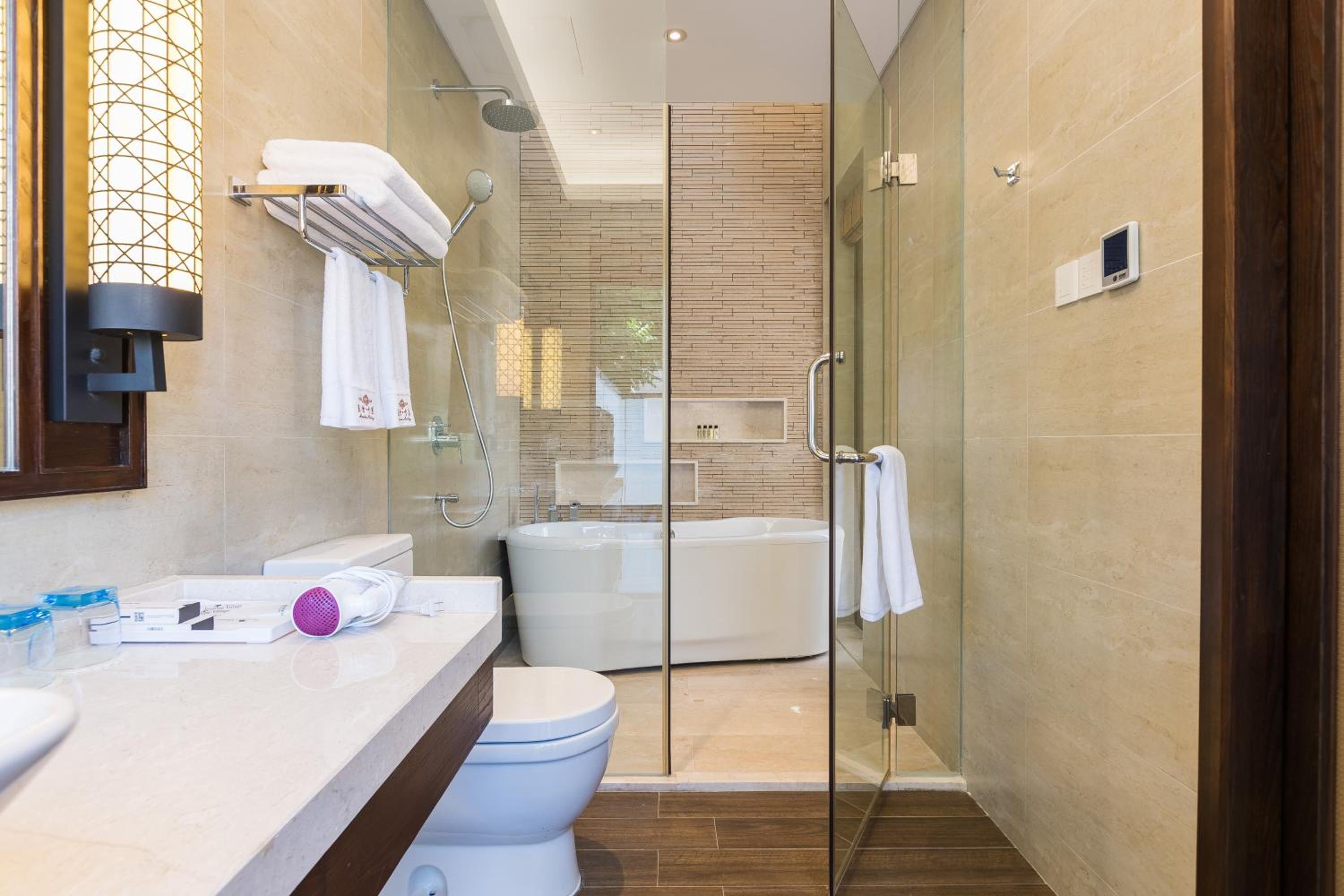 Three-Bedroom Villa with Private Pool - Photo 8