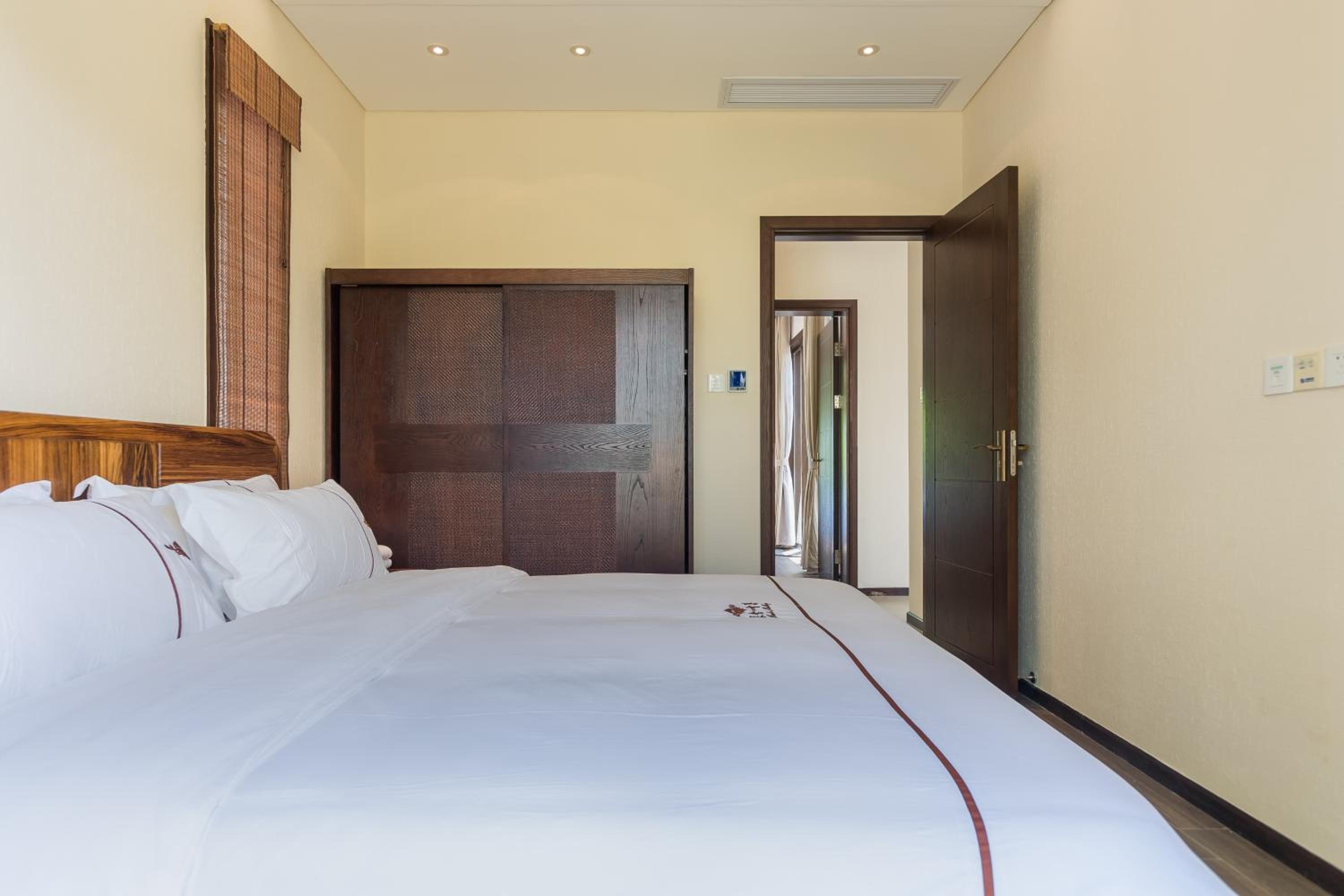 Three-Bedroom Villa with Private Pool - Photo 15