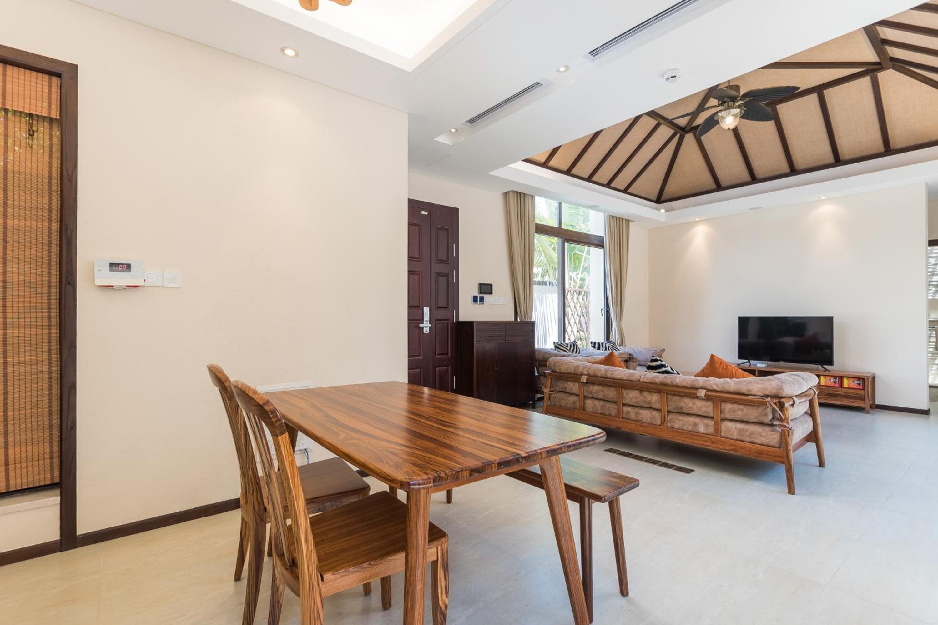 Three-Bedroom Villa with Private Pool - Photo 23