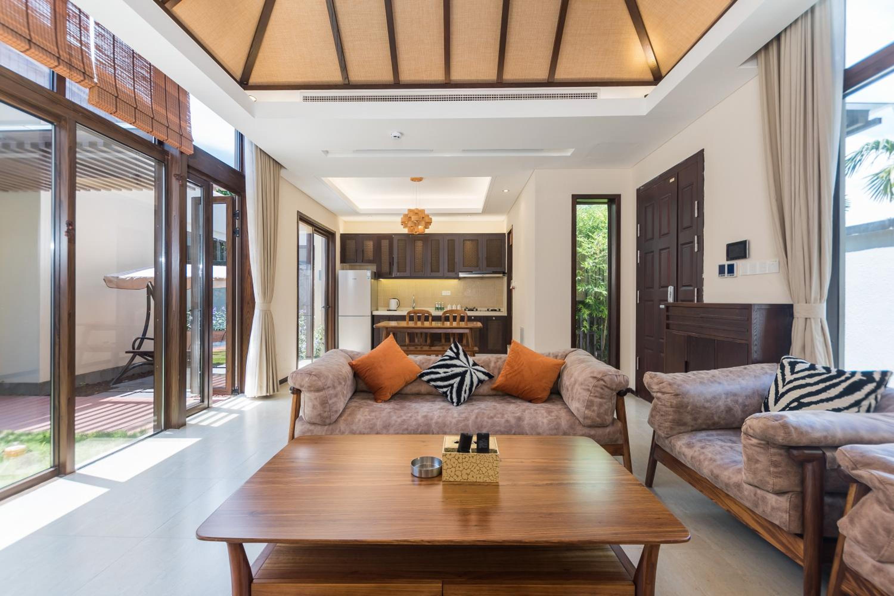 Three-Bedroom Villa with Private Pool - Photo 21