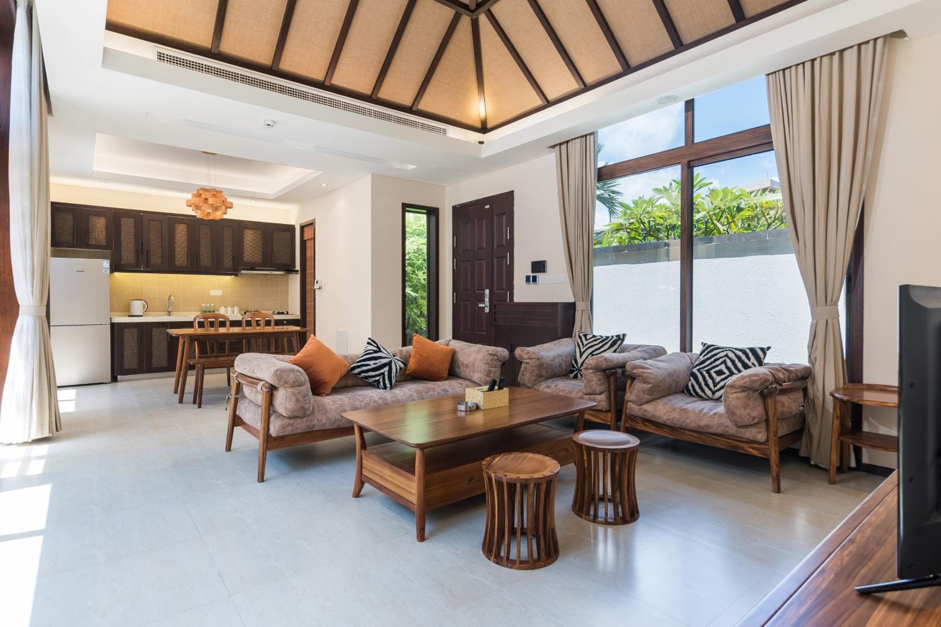 Three-Bedroom Villa with Private Pool - Photo 20