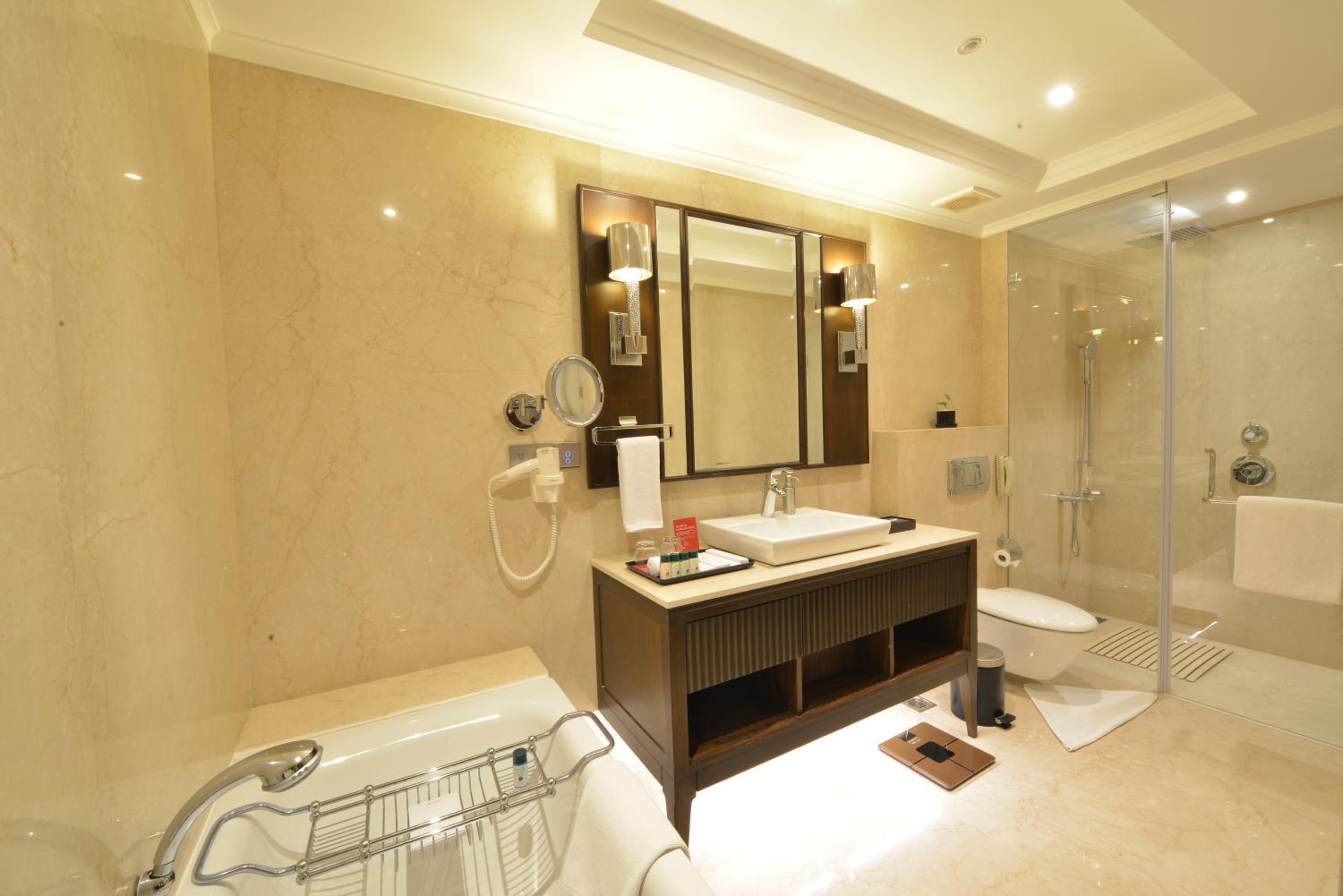 Business Suite photo 3