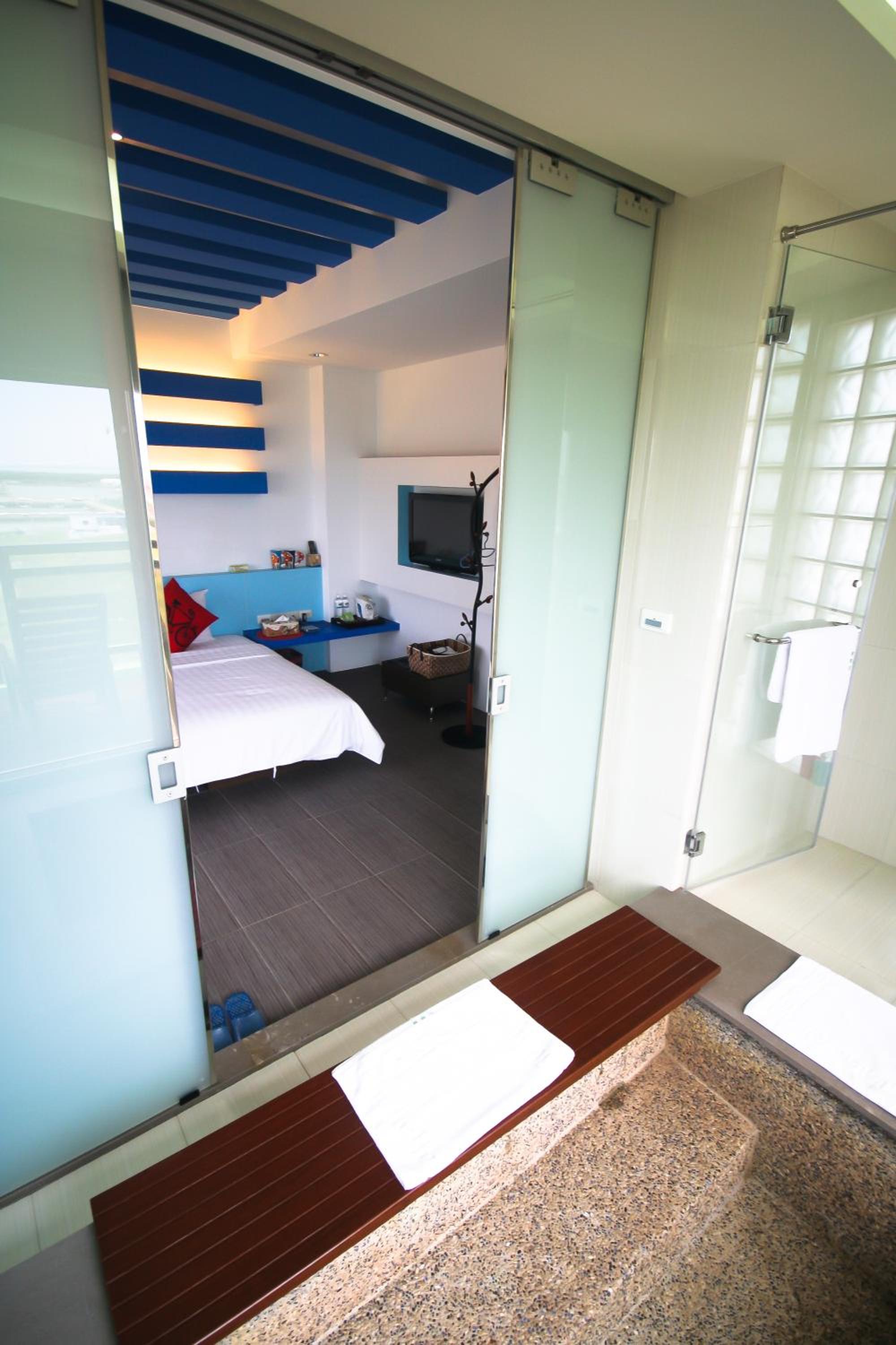 Queen Room with Balcony photo 2