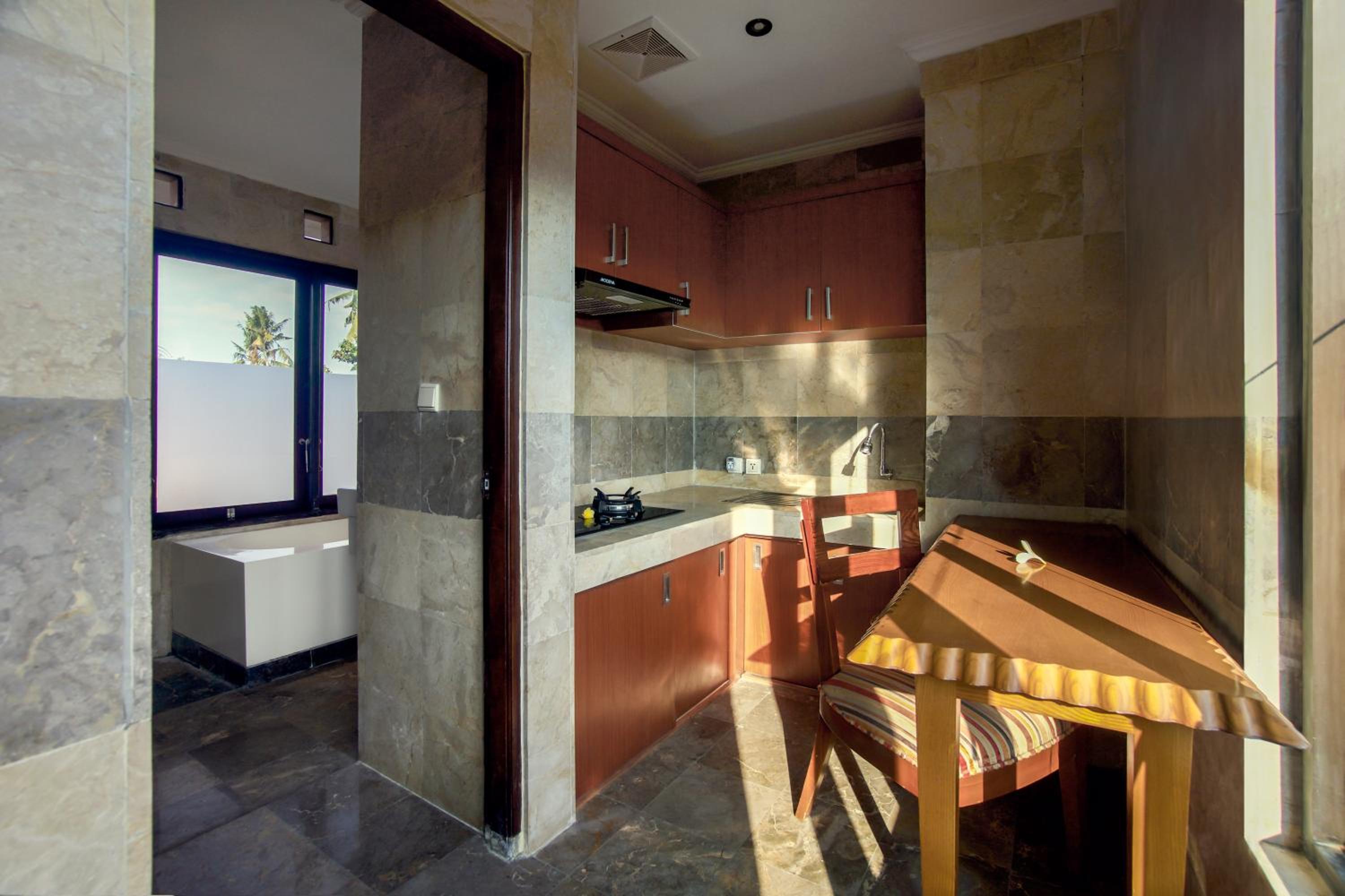 Deluxe Suite - Photo 11