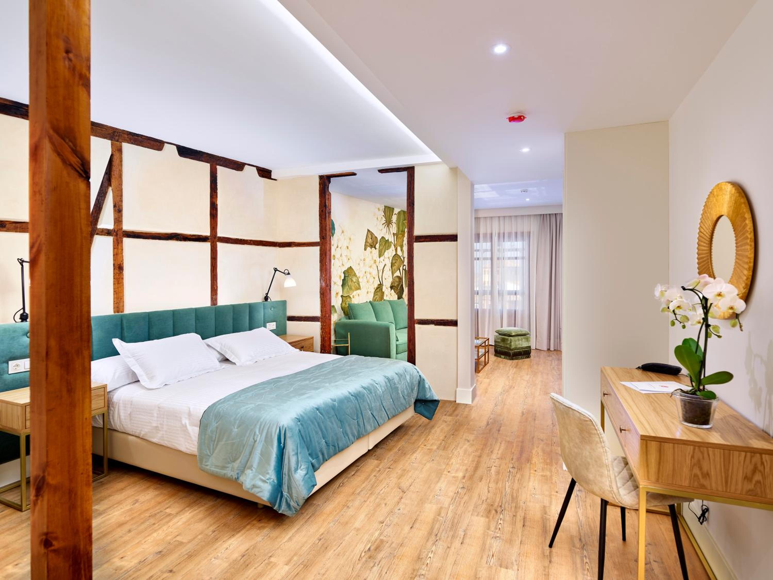 Suite with City View - Photo 1