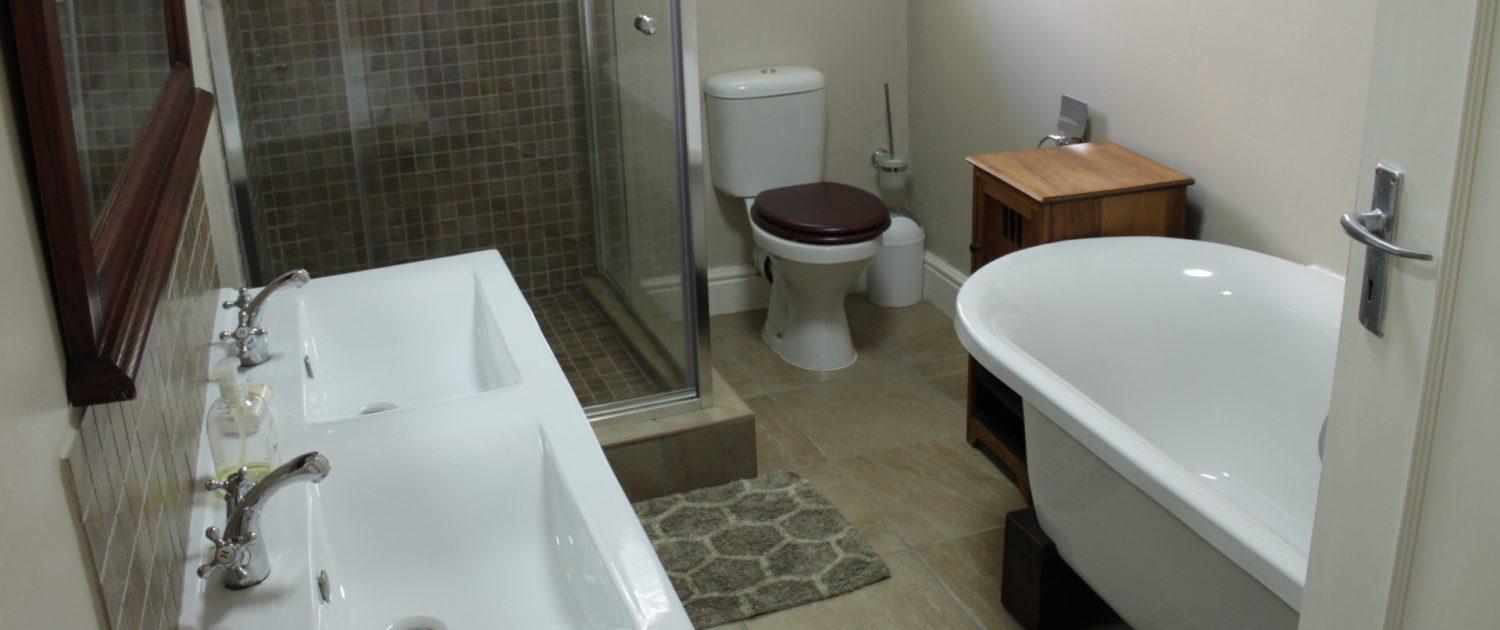 Three-Bedroom House - Photo 3