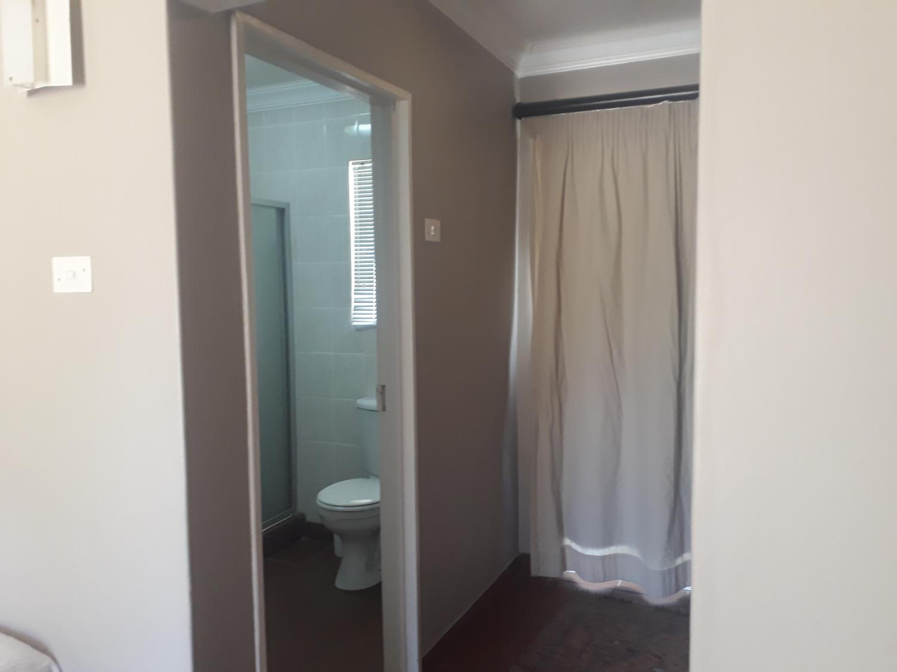 Family Room with Private Bathroom - Photo 4