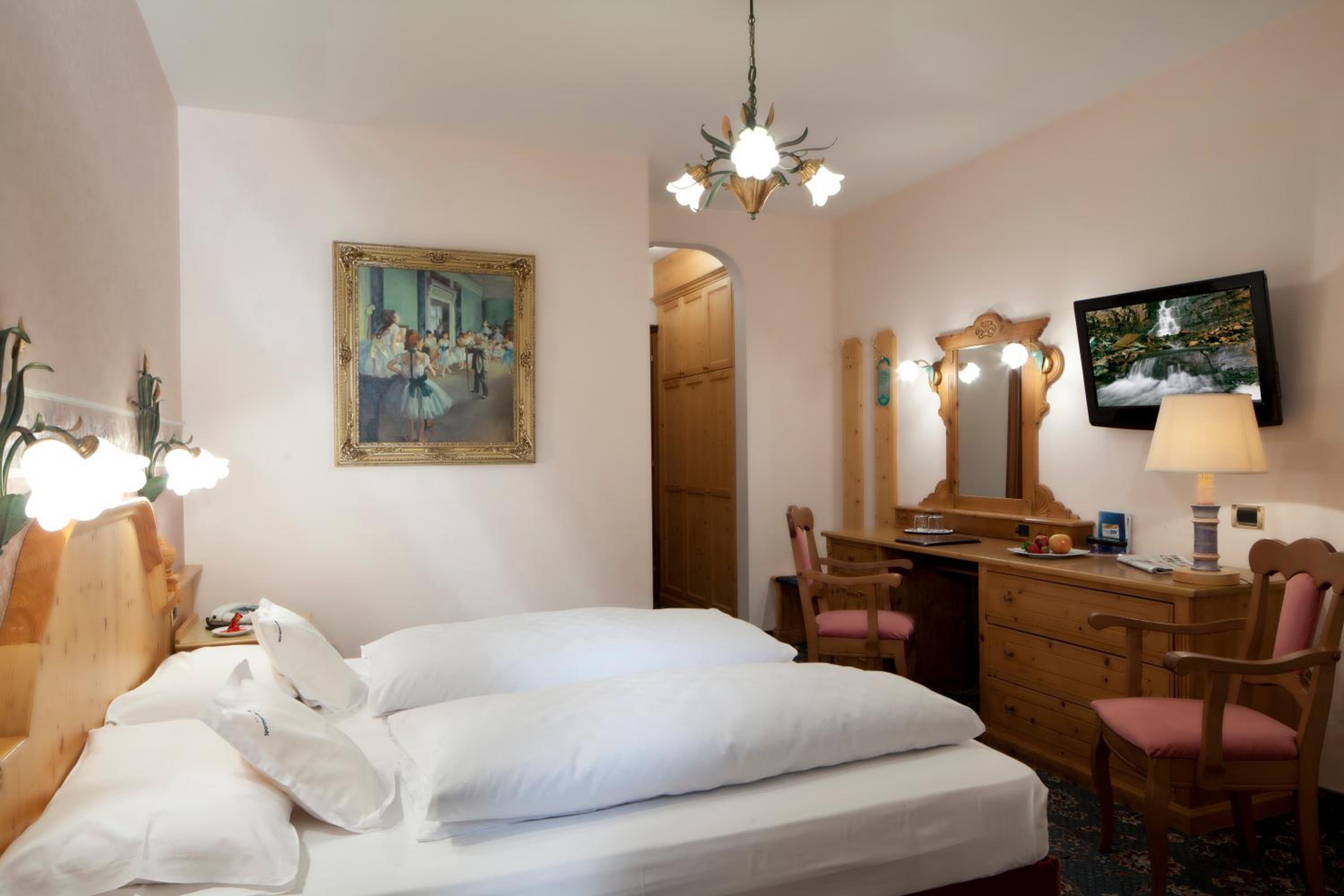 Basic Double or Twin Room photo 2