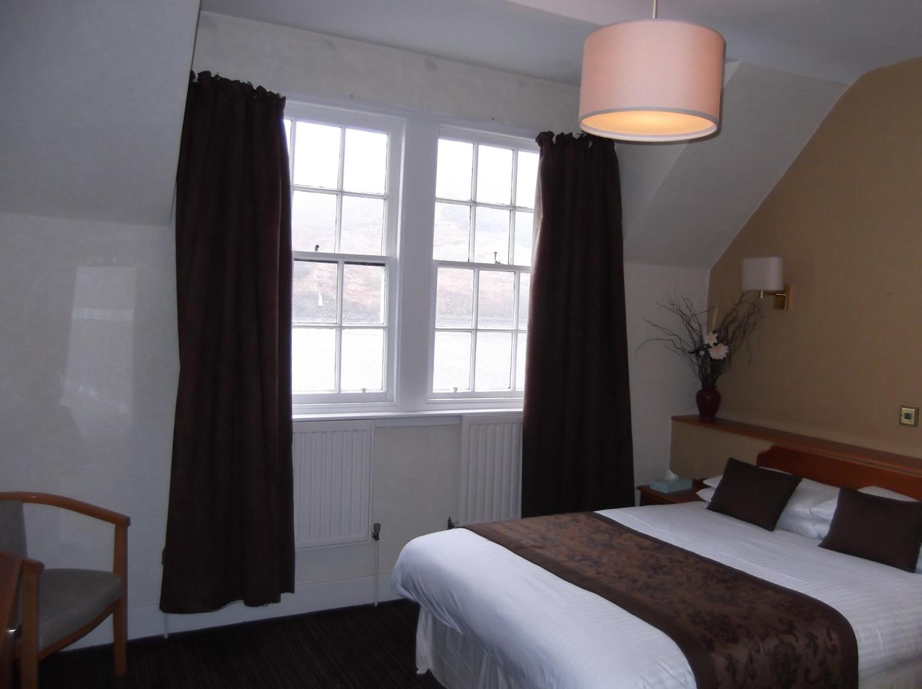 Double Room with Loch View - Photo 9