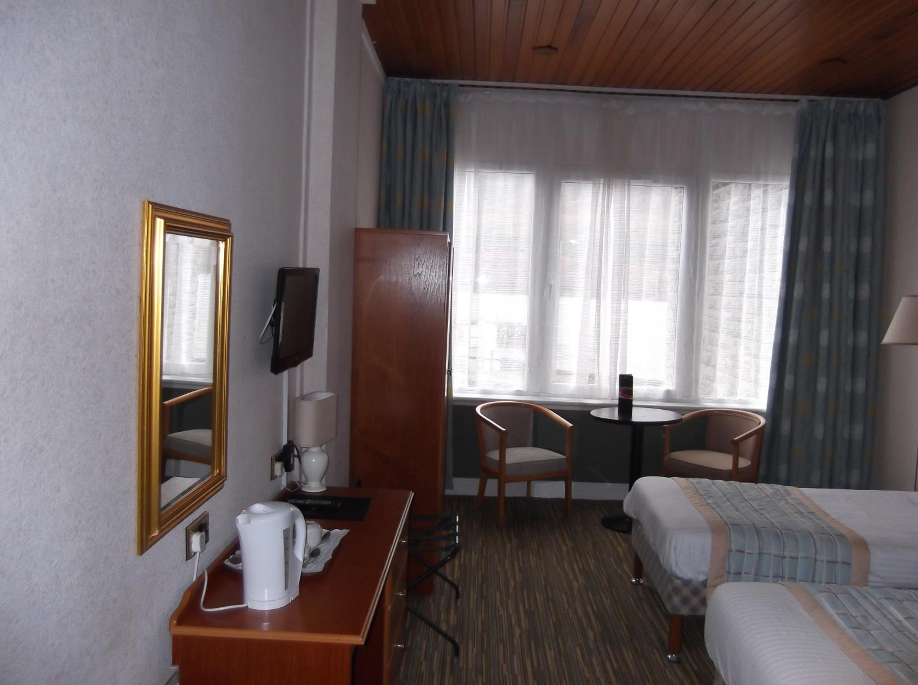 Twin Room - Photo 7