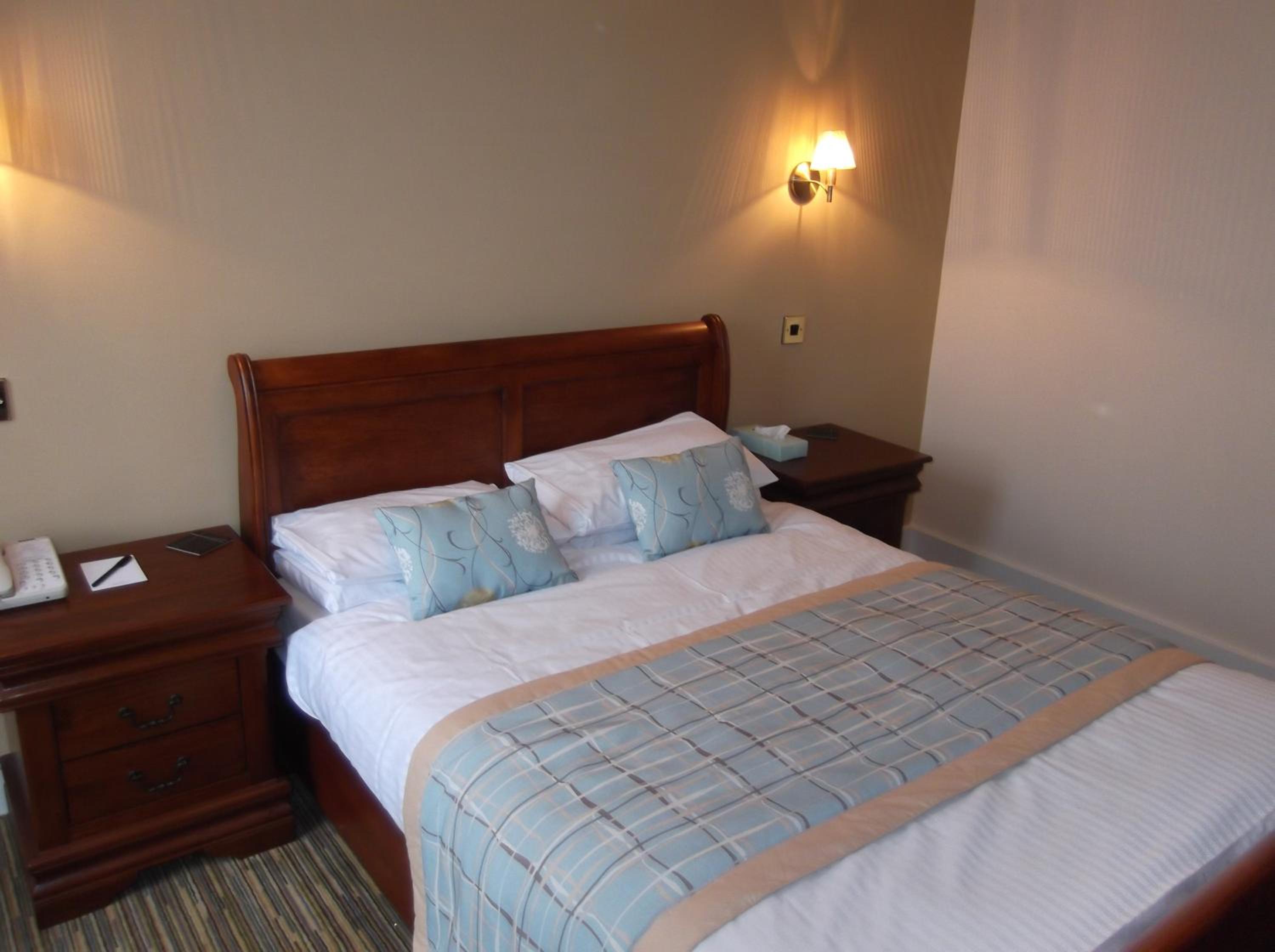 Double Room with Loch View - Photo 7