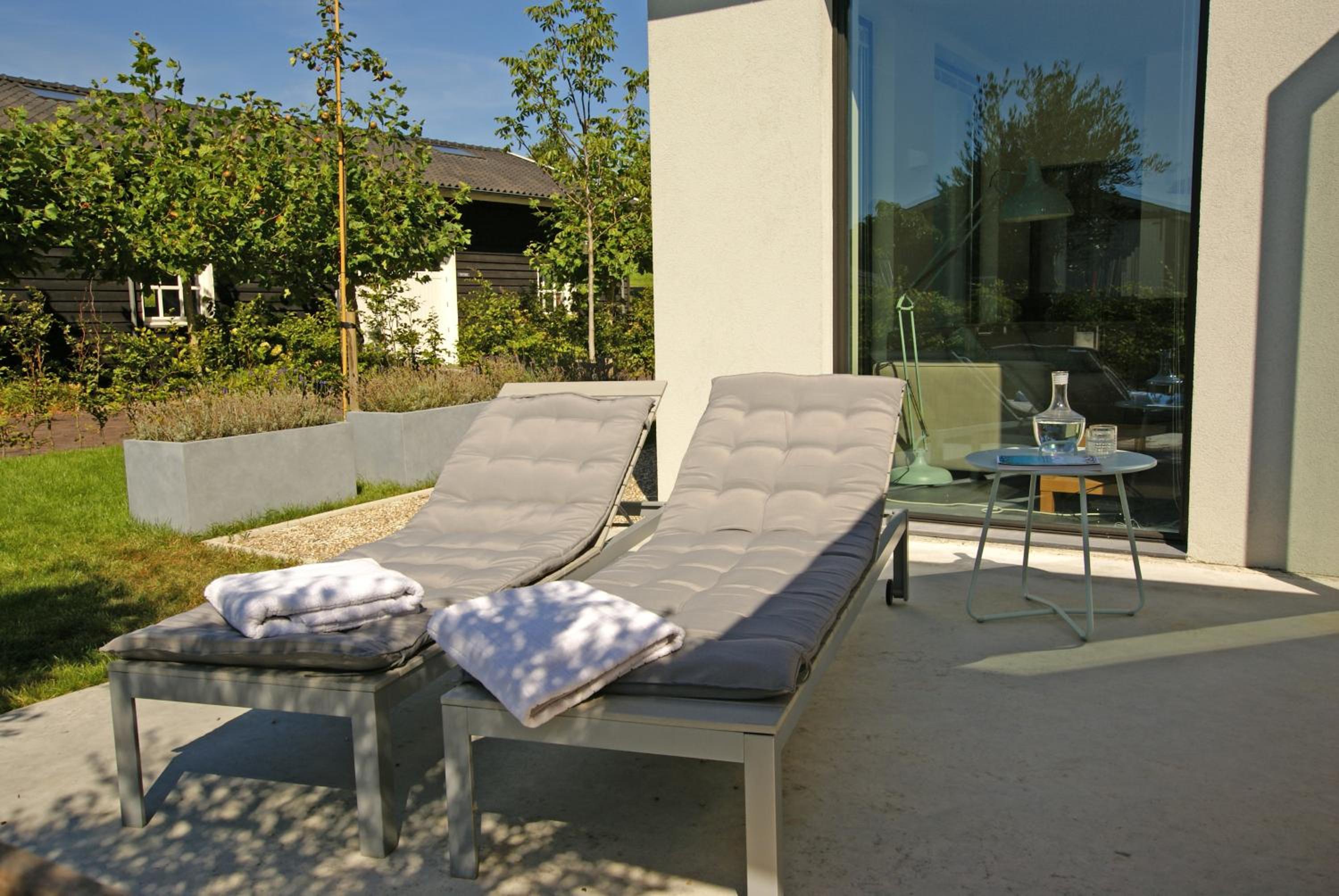 Six-Bedroom House photo 2